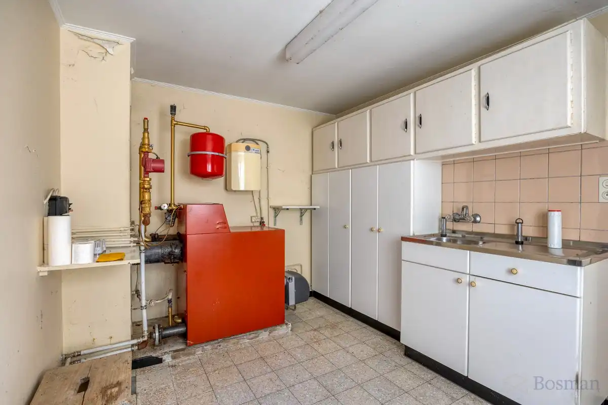 Te renoveren woning met 5 garageboxen te koop in Ham foto 25
