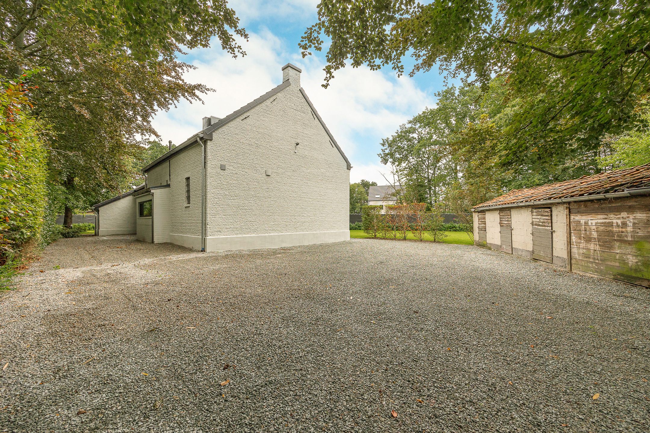 Volledig gerenovereerde hoeve op achterliggend perceel foto 4