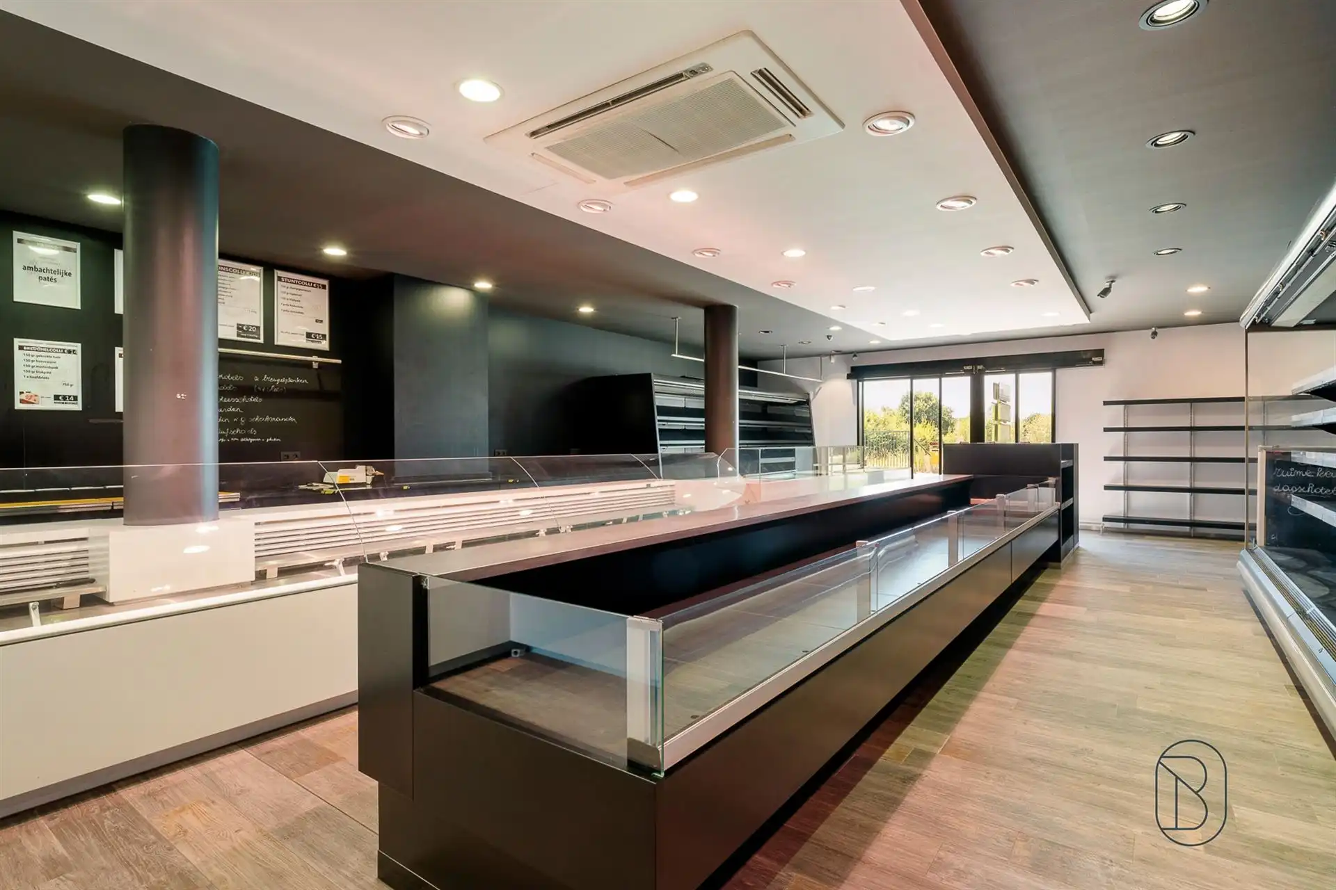 Veelzijdig handelspand met atelier op commerciële toplocatie foto 7