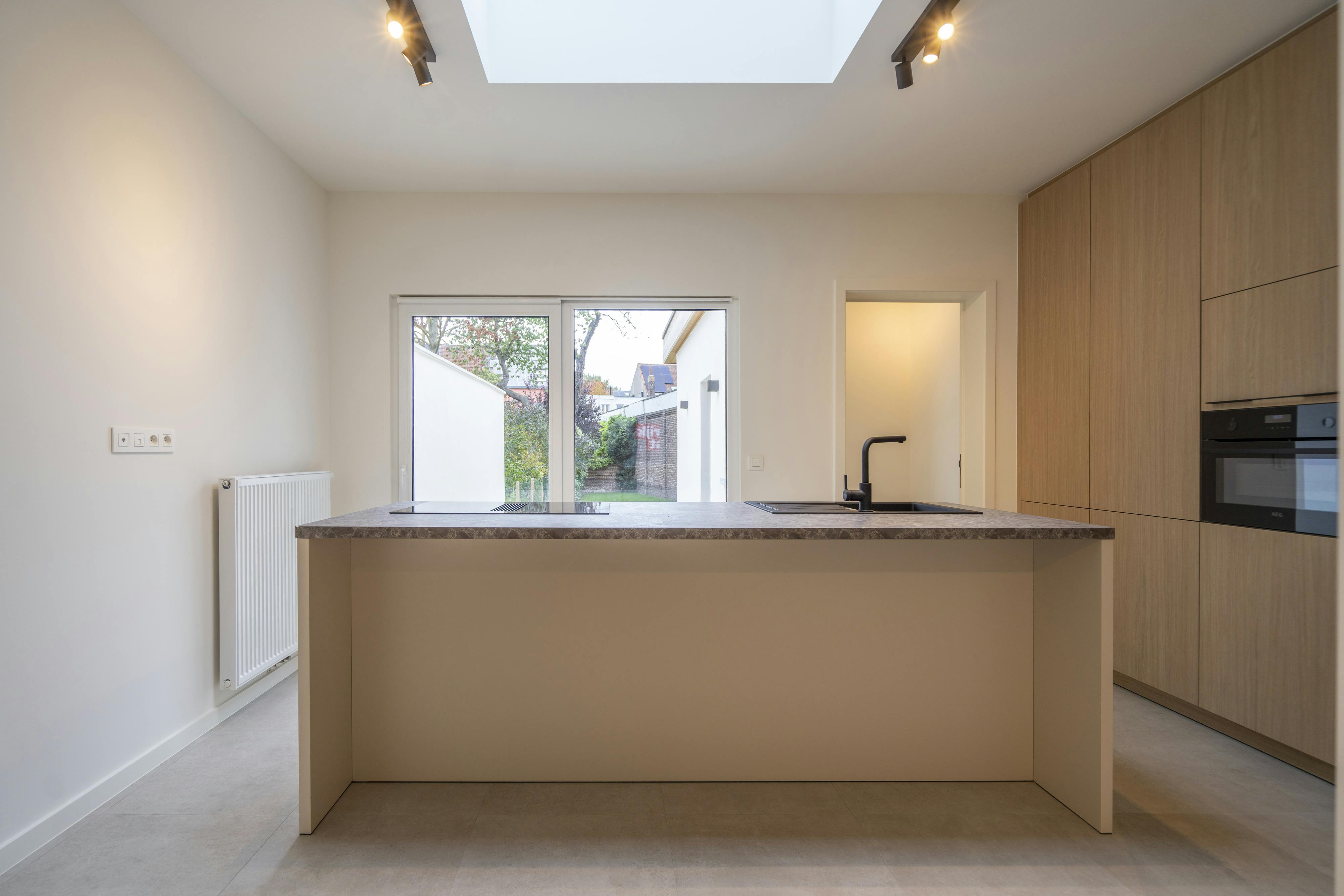 Prachtig vernieuwde ruime woning met EPC A te koop in centrum Kortrijk foto 2