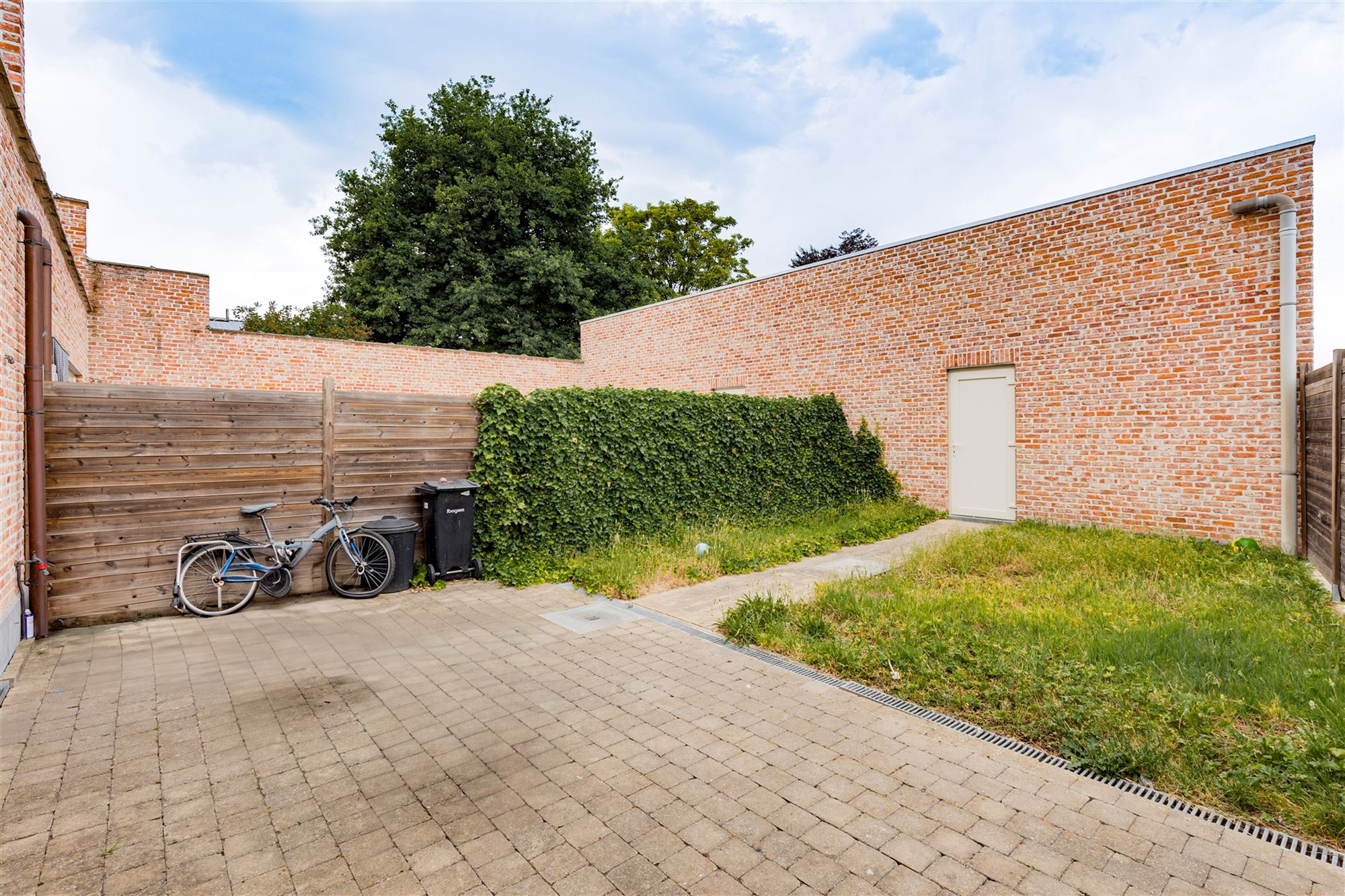 Lichtrijk appartement met 2 slpk, een tuin en garagebox in Bazel foto 10