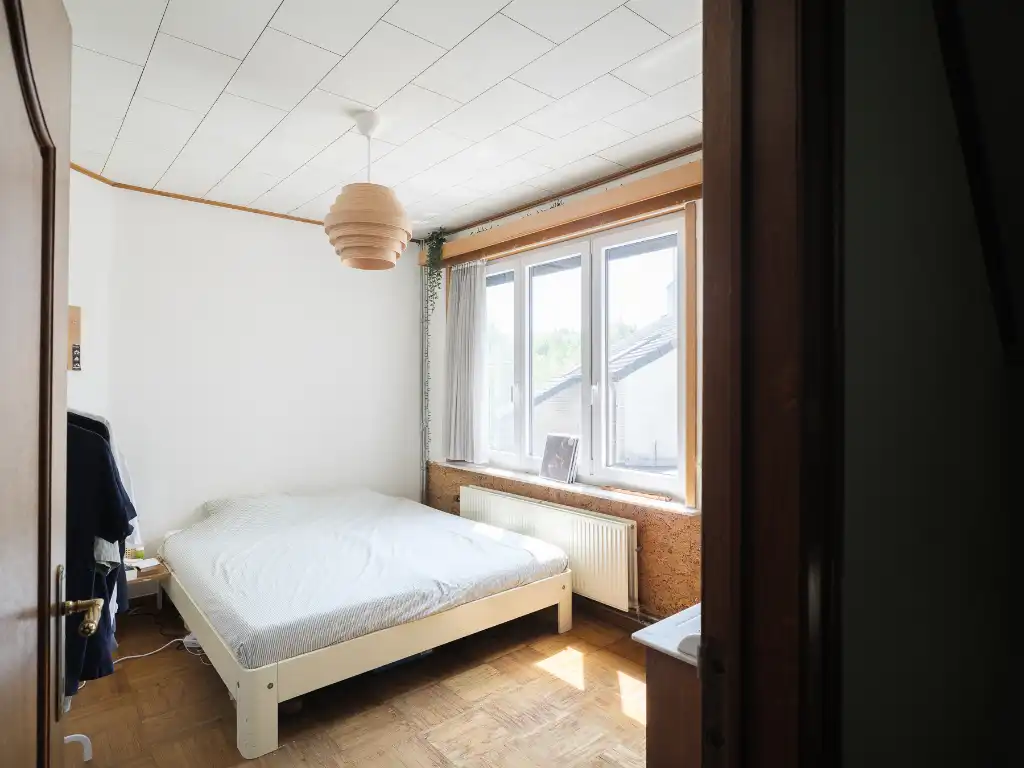 Sint-Amandsberg – Ruime interbellumwoning met 4 slaapkamers, tuin, dubbele garage en polyvalente ruimte nabij het Bijgaardepark. foto 13