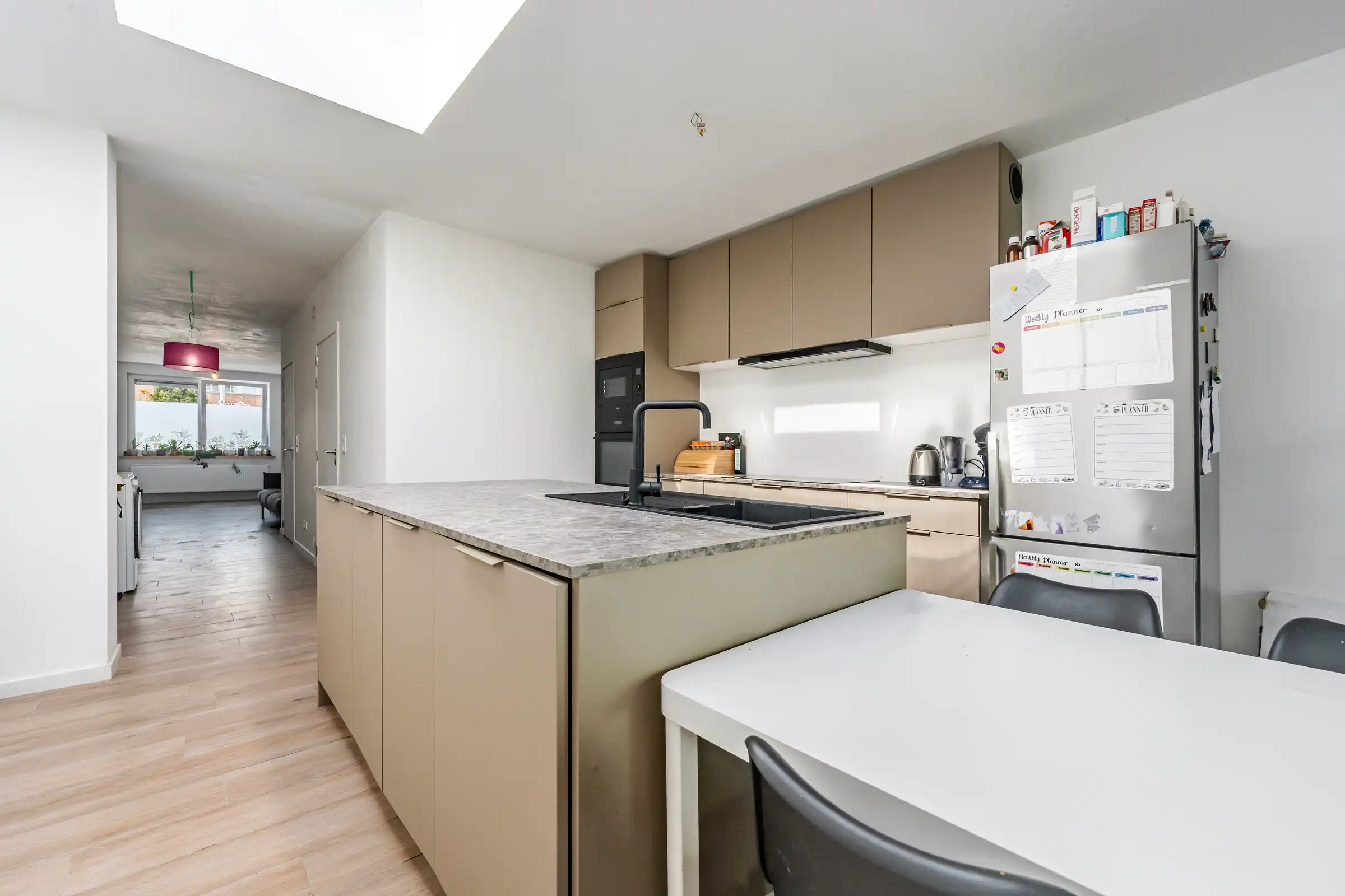 Gezinswoning met 5 slaapkamers met diepe tuin foto 4