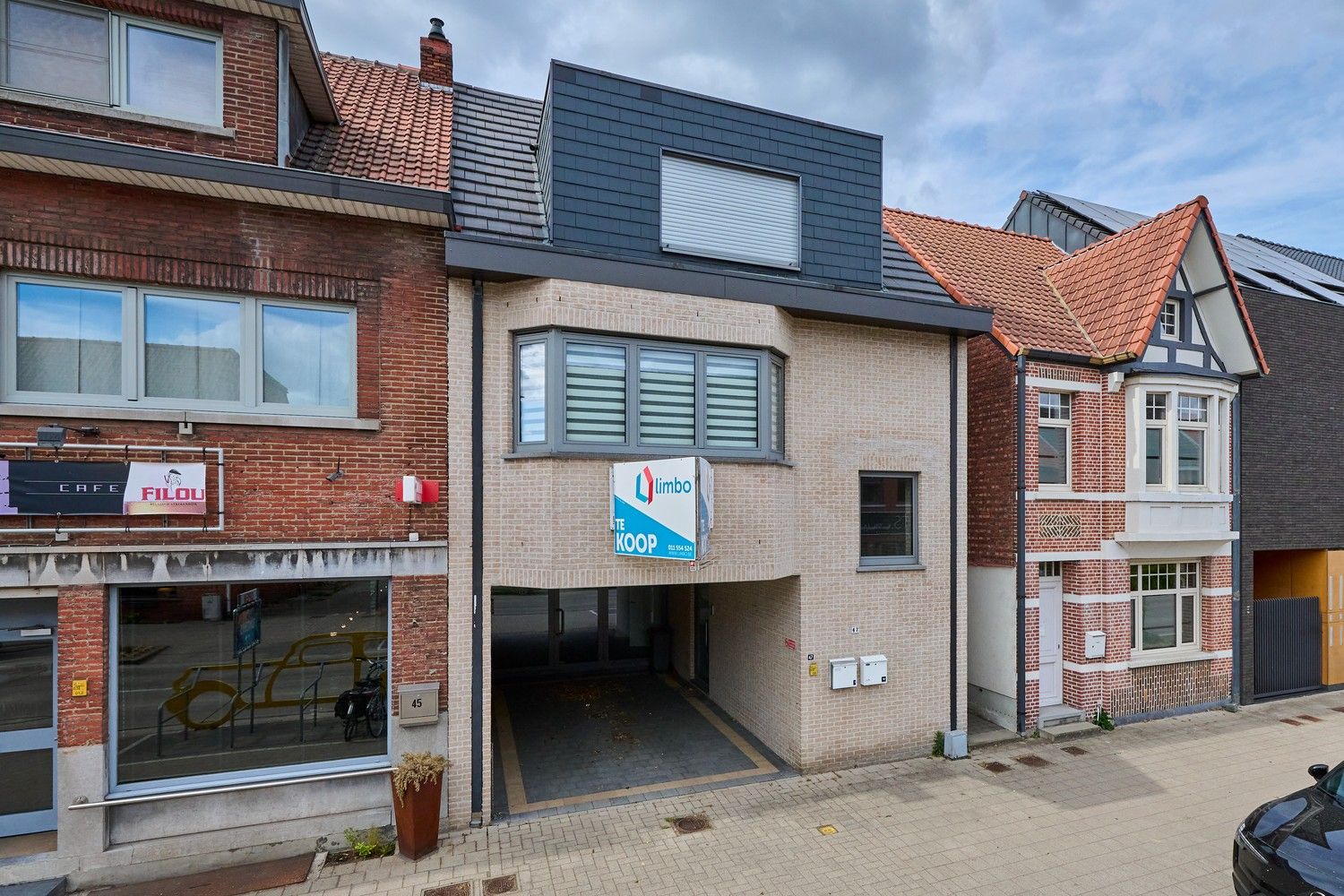 Gunstig gelegen heel ruim, fraai afgewerkte, handelsruimte met afzonderlijk toegankelijke woonstgelegenheid (triplex appartement) foto 3