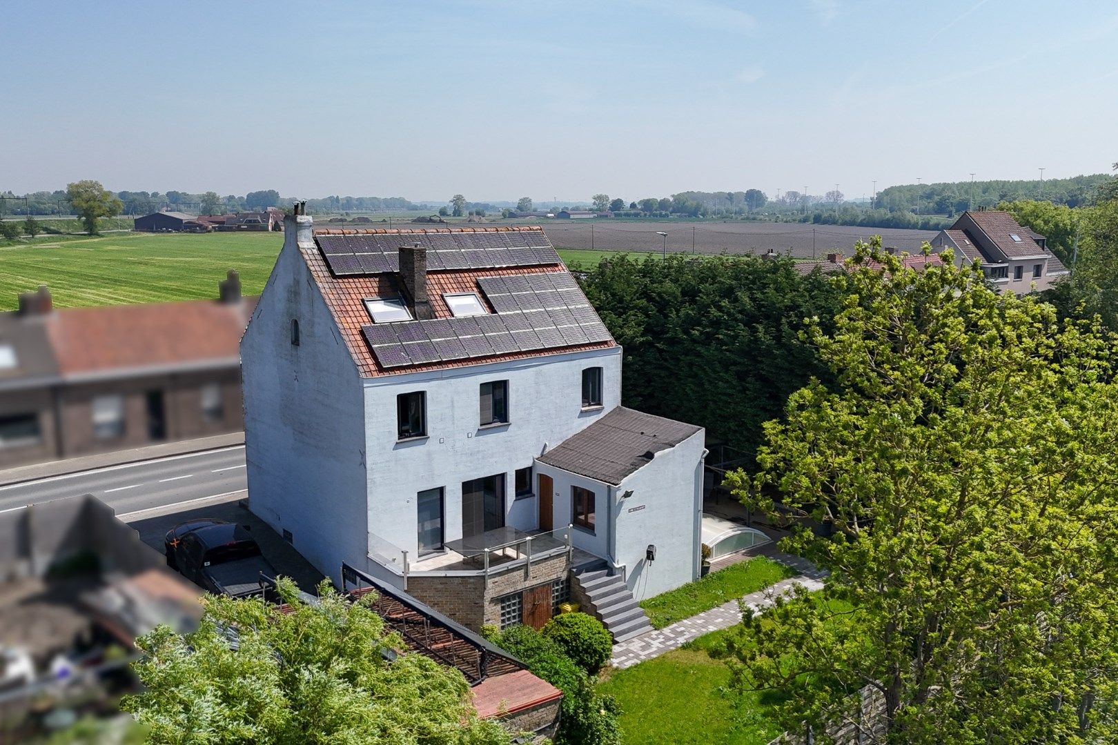 Unieke ruime woning langs het kanaal Plassendale - Nieuwpoort foto {{pictureIndex}}