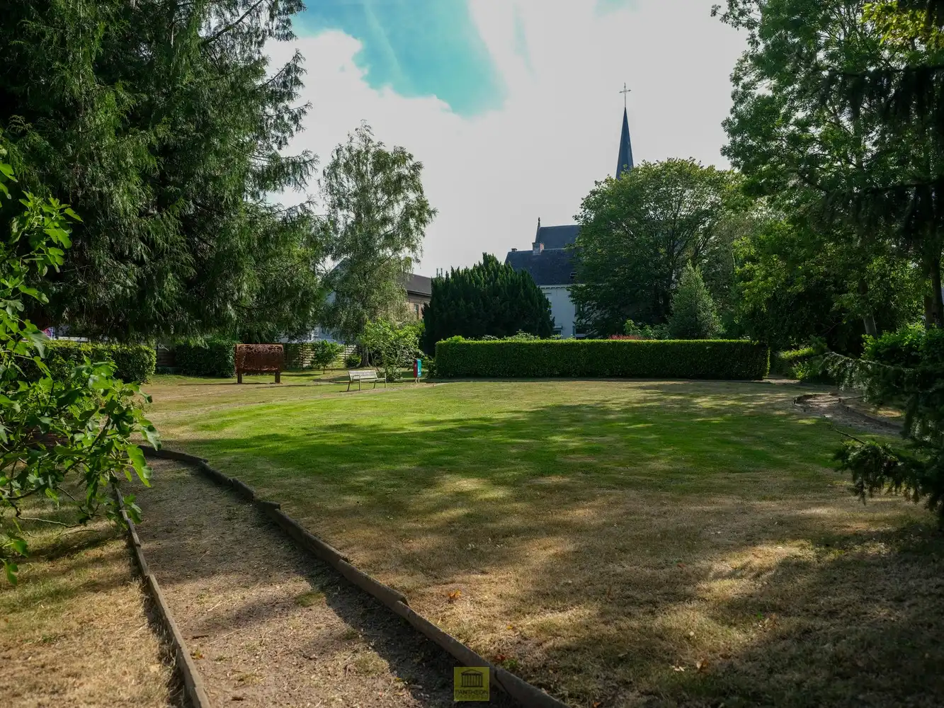 Charmante voormalige pastorie op een royaal perceel van 38a 50ca foto 33