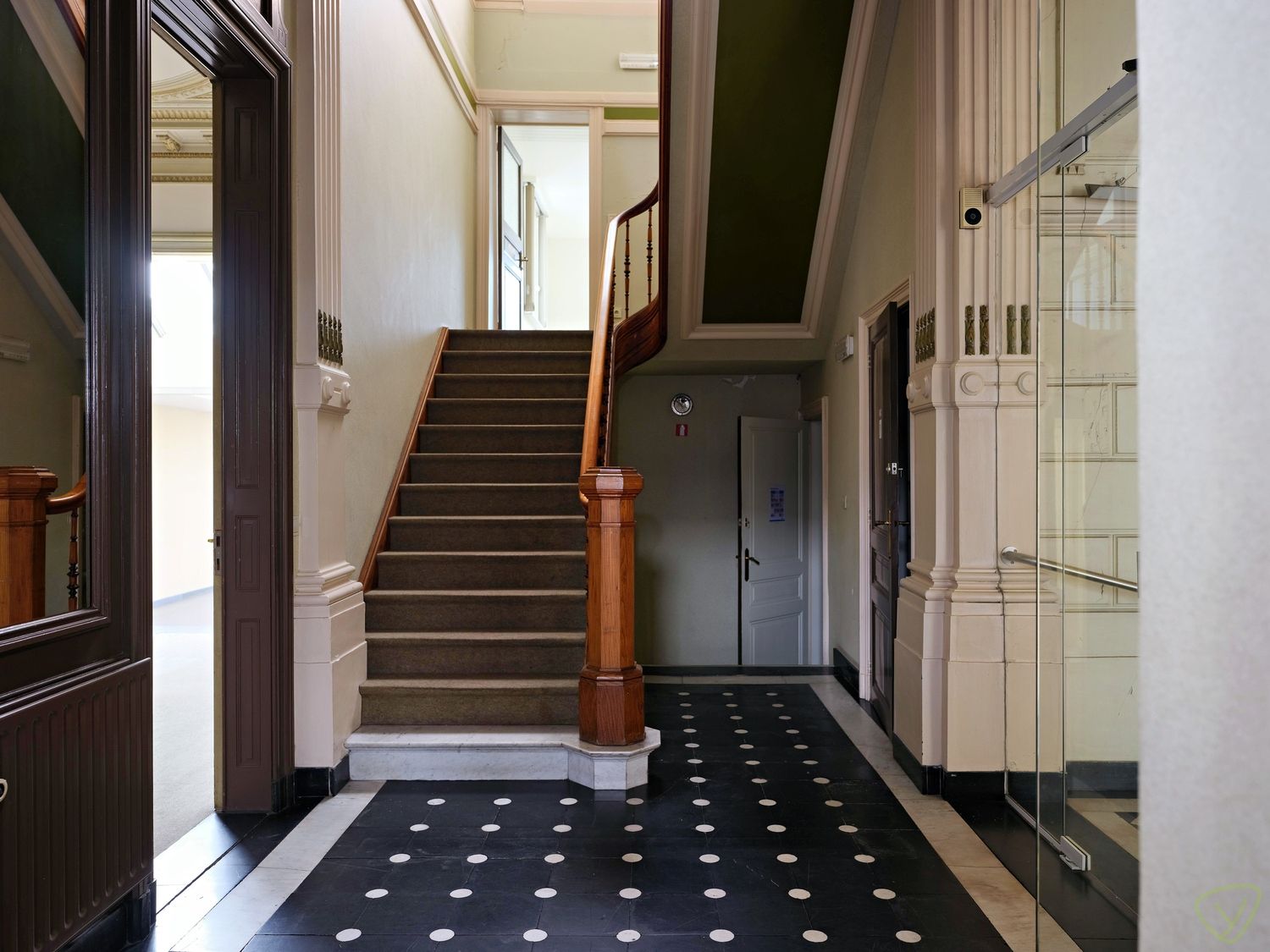 Historische notariswoning in het hart van Eeklo foto 8