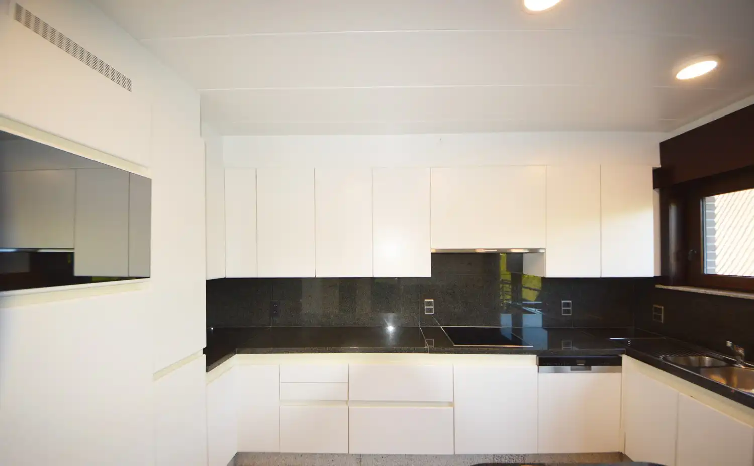 Ruim en lichtrijk gerenoveerd appartement (182 m²) INCLUSIEF GARAGE EN PARKING foto 21