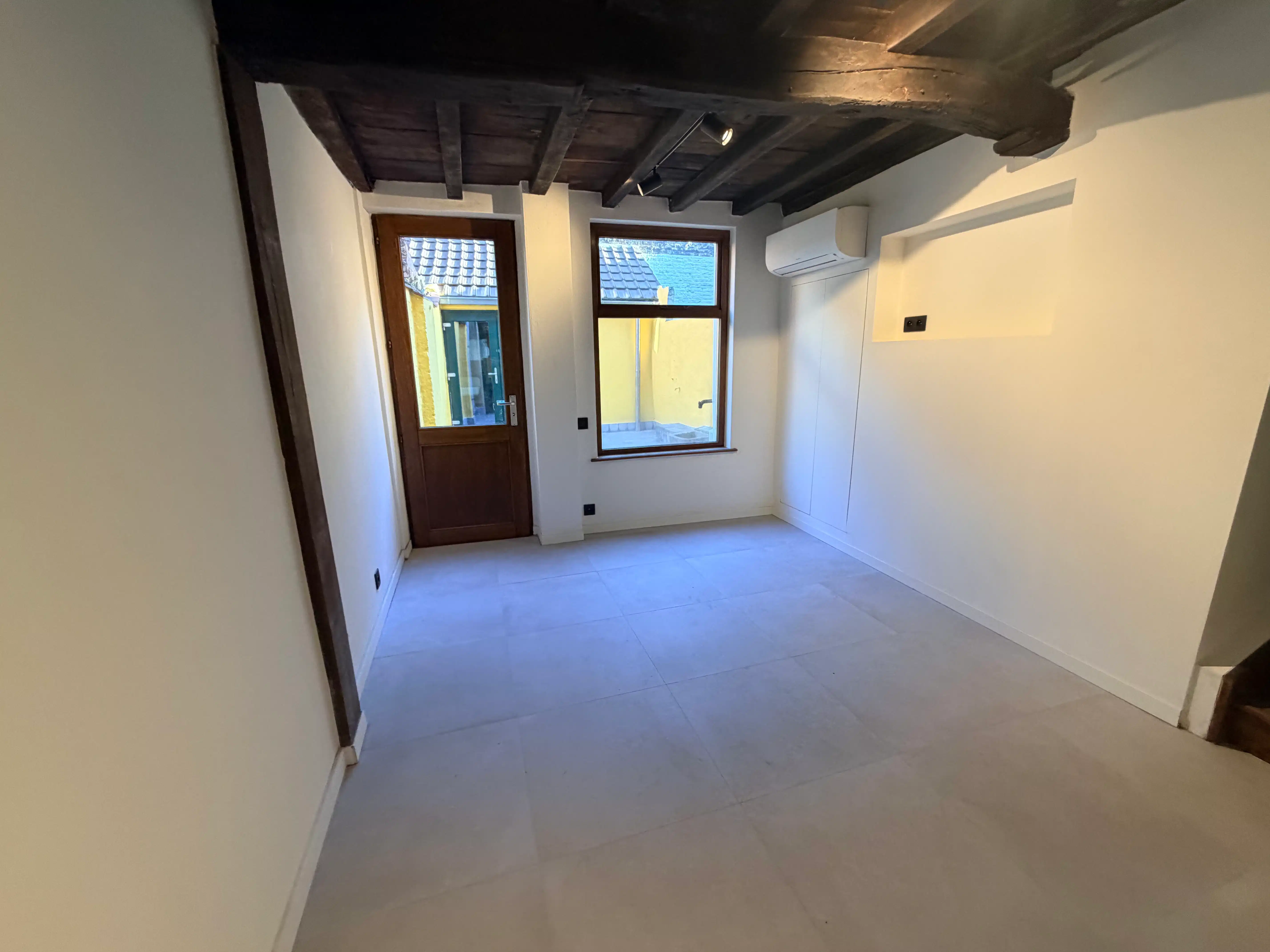 --- NIEUW --- Ideale cohousing woning: volledig gerenoveerde 2-slaapkamerwoning met elk een eigen douche in centrum Gent! foto {{pictureIndex}}