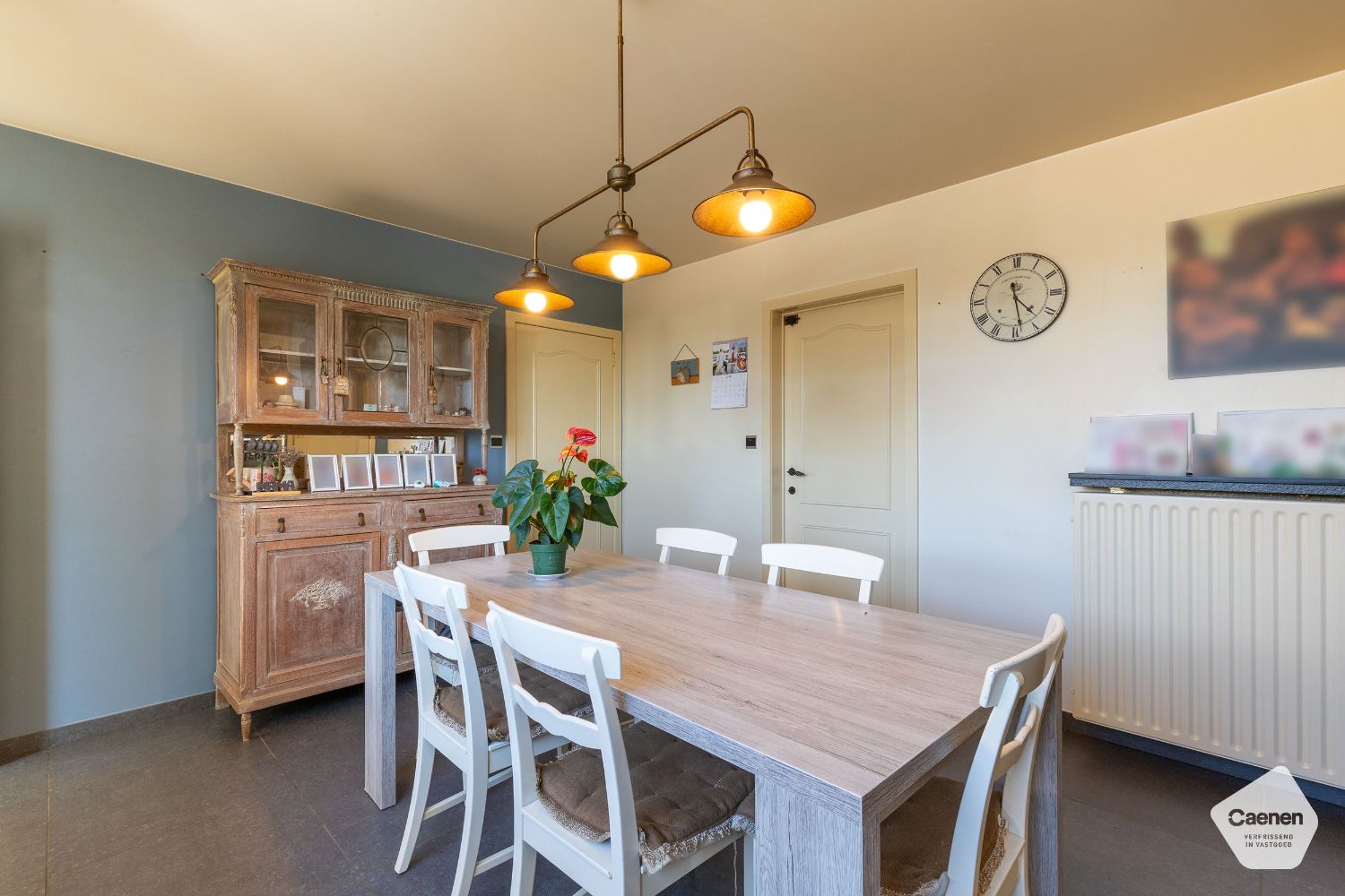 VRIJSTAANDE TE RENOVEREN STEVIGE WONING op een mooi perceel  van 1210 m²  met 3 slaapkamers , GARAGE EN BIJGEBOUW foto 8