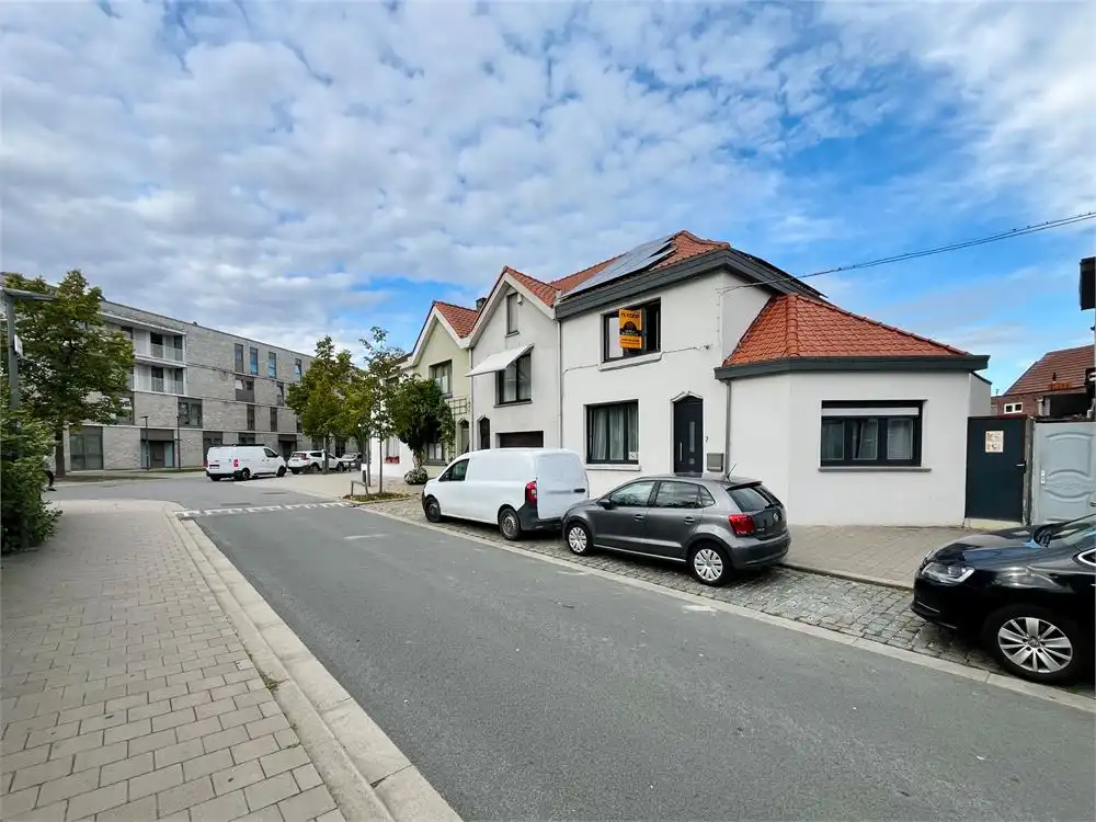 HOB met 4 - 5 slpks en super gezellig zuiders ingerichte tuin foto {{pictureIndex}}