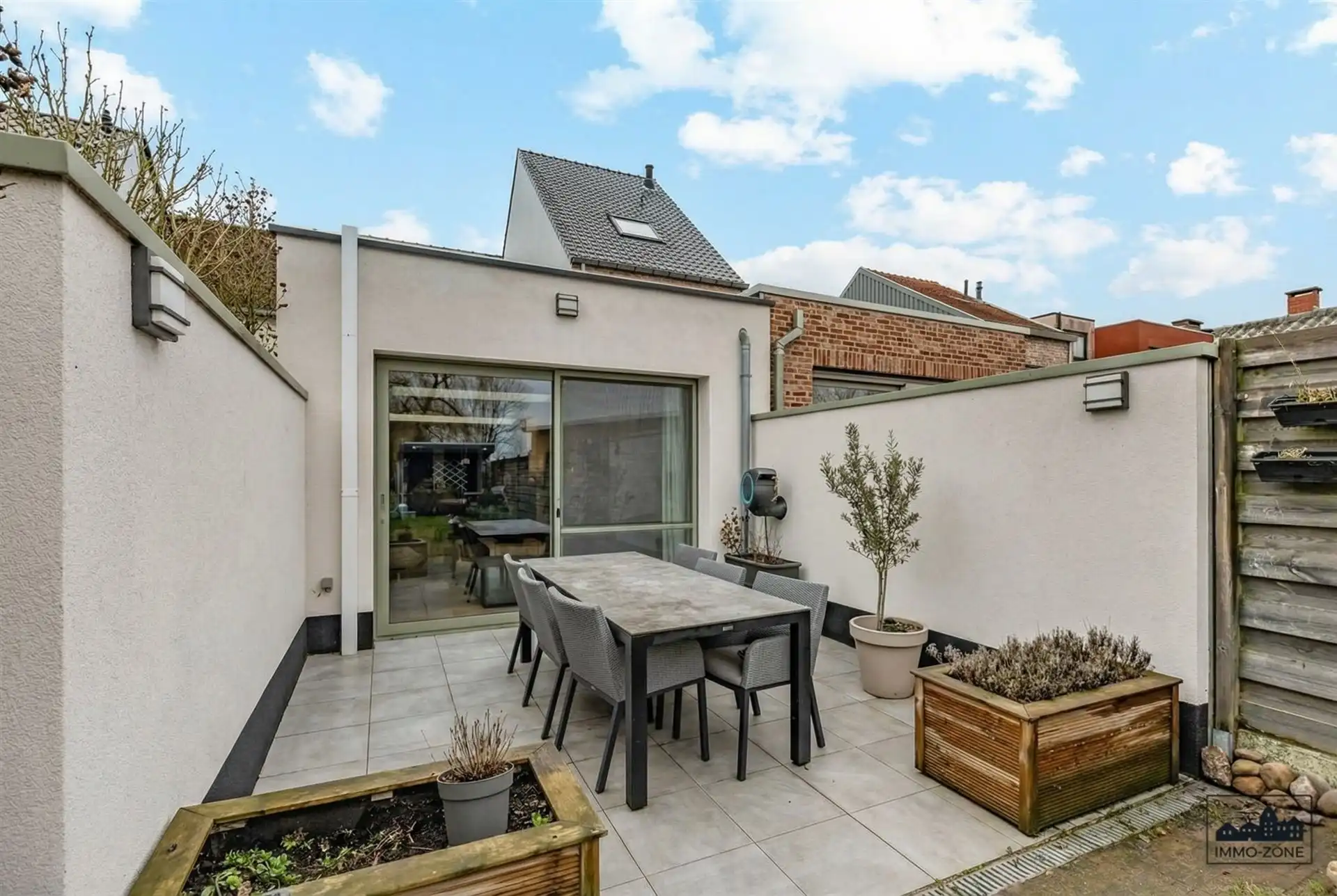 Instapklare woning met 3 slaapkamers en achteruitweg  foto 4