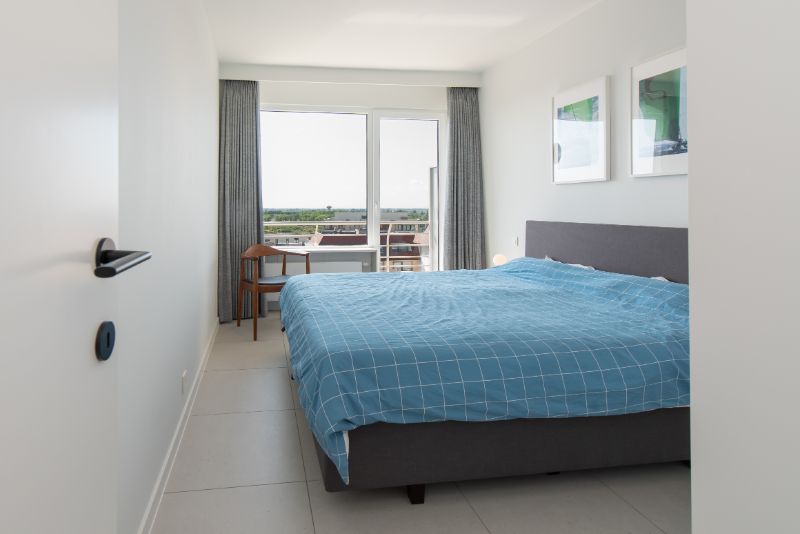Gerenoveerd 3-slaapkamer doorloop appartement met frontaal zeezicht te koop foto 8