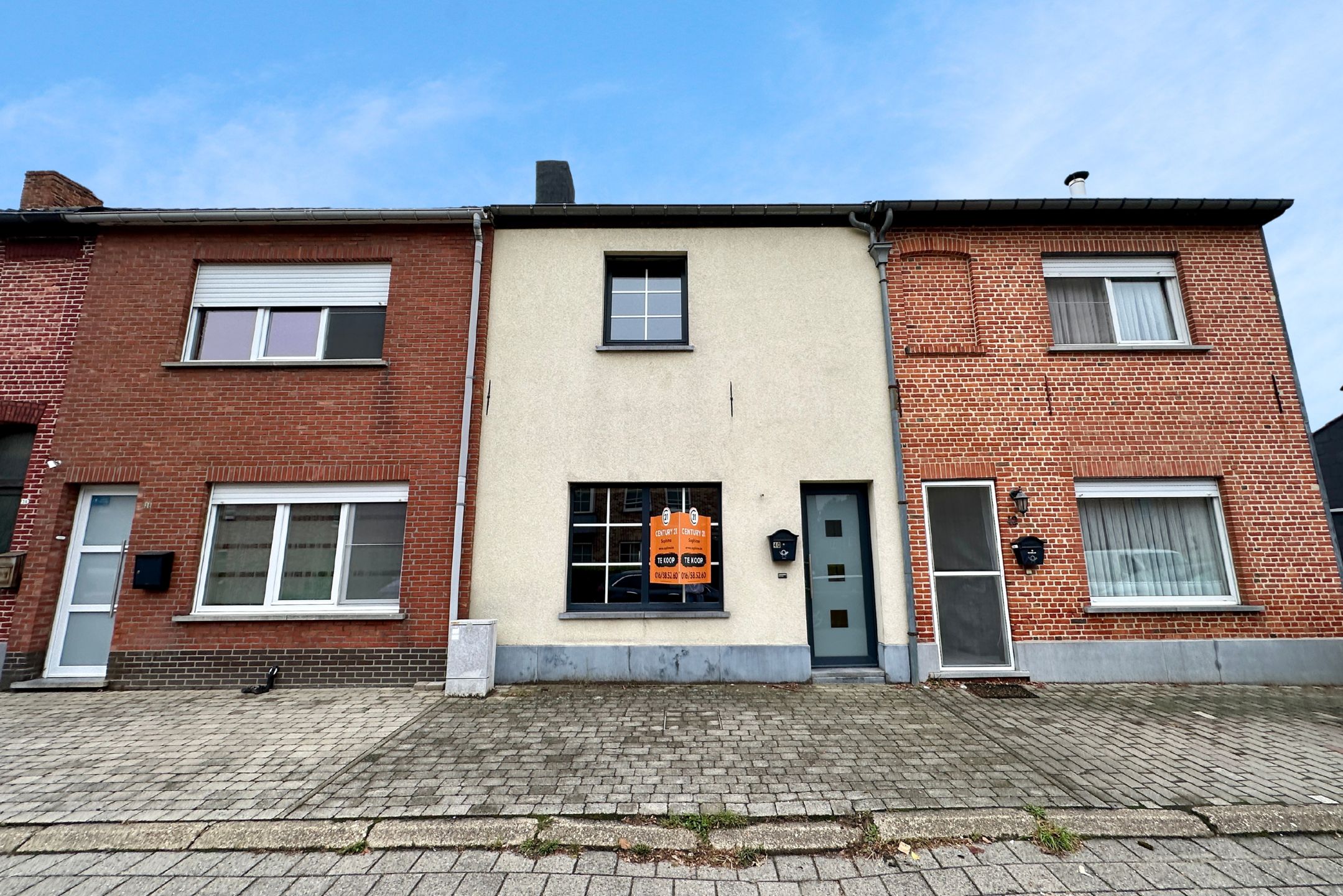 Goed gelegen rijwoning met 3 slaapkamers foto 1