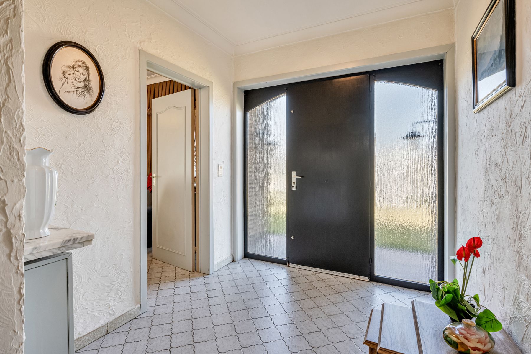 Ruime bungalow met veel potentieel en grote tuin! foto 4