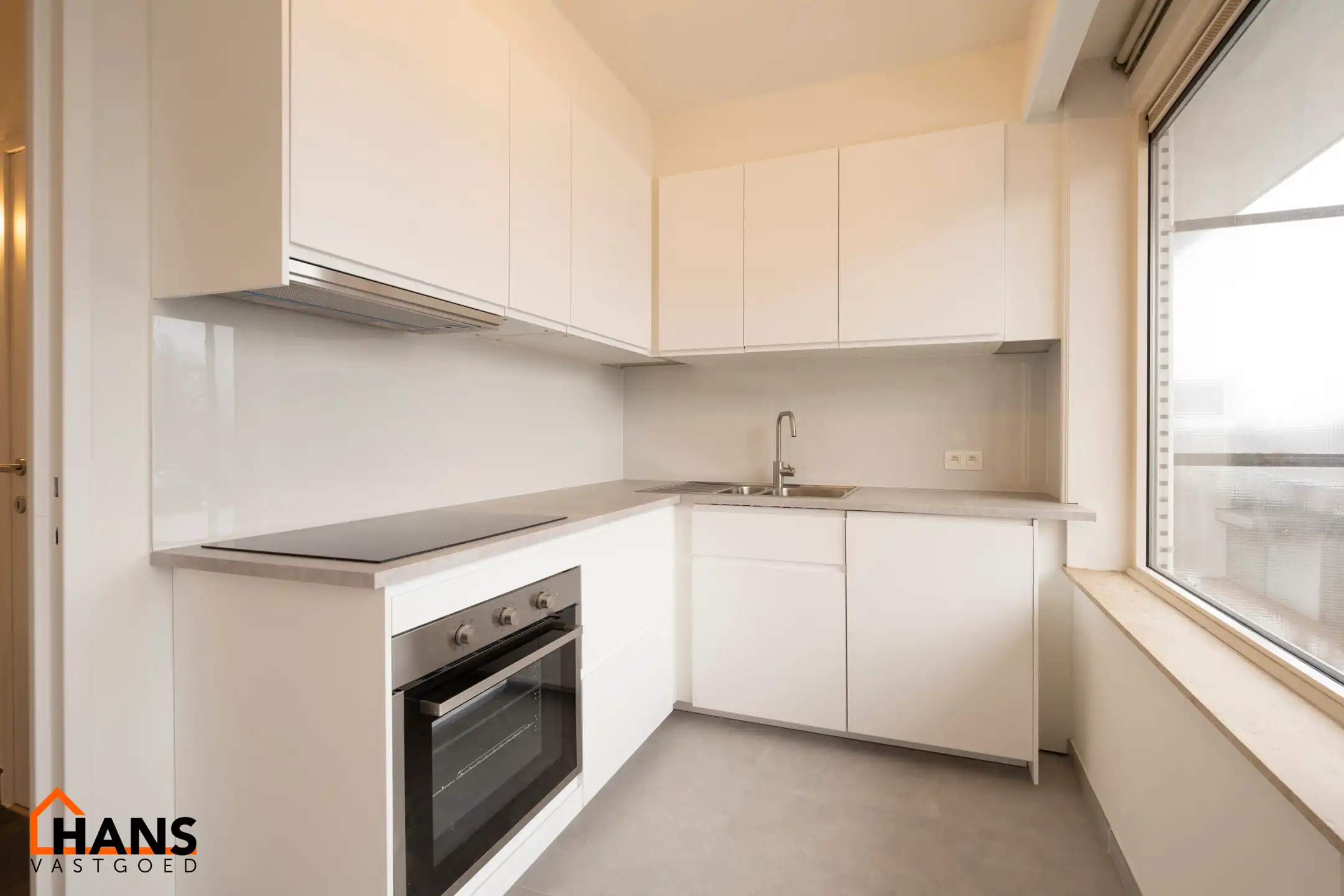 Gerenoveerd appartement met garage foto 5