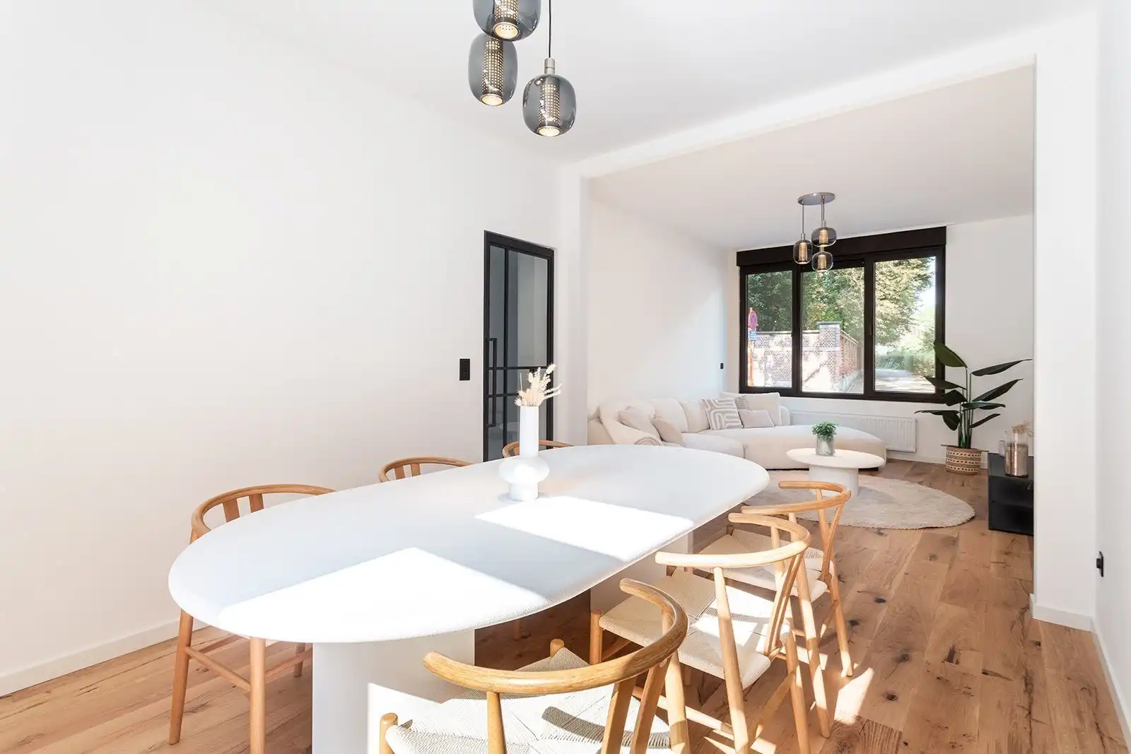 Volledig gerenoveerde, instapklare woning (196 m²) met 5 slaapkamers, moderne keuken & tuin foto 6