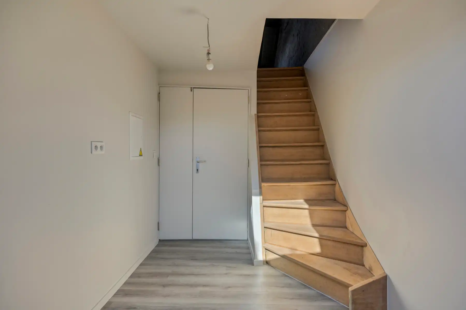 Ruime gerenoveerde centrumwoning met garage foto 27