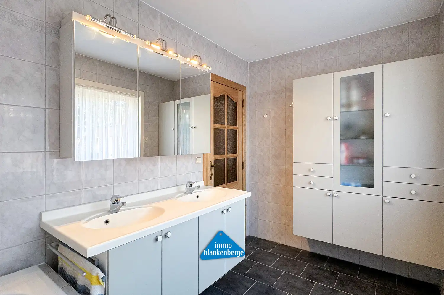 Gelijkvloers Appartement met Twee Slaapkamers foto 18