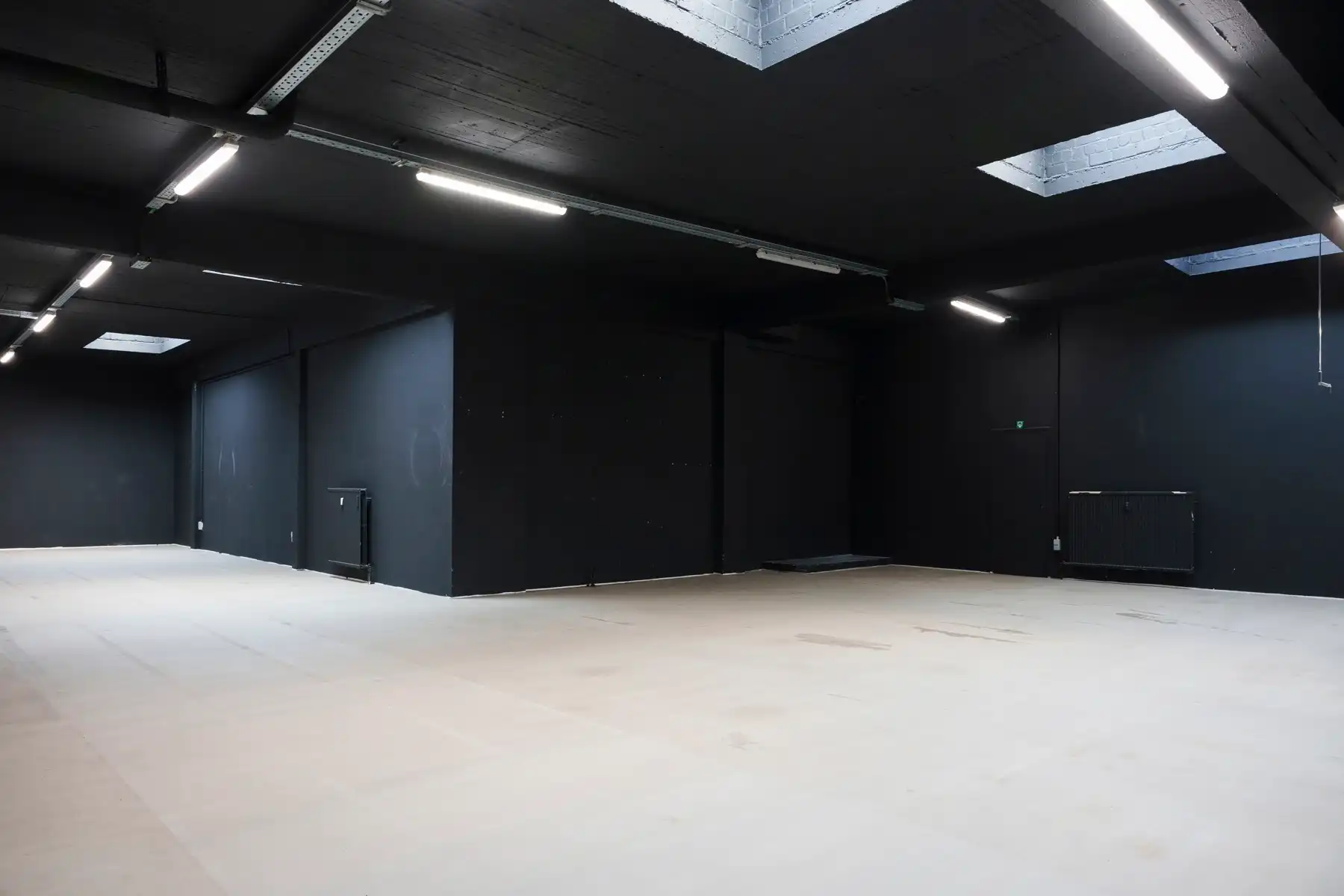 Veelzijdige commerciële ruimte met uitzonderlijke hoogte foto 4