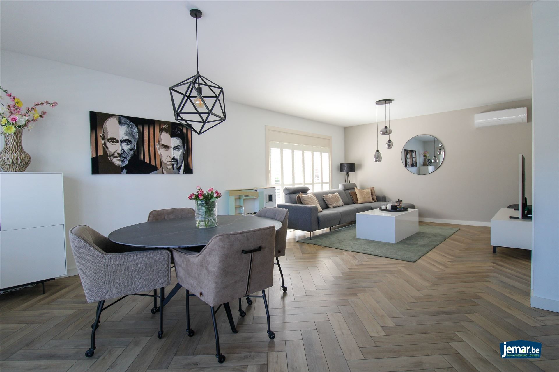 Instapklare gezinswoning met 5 slaapkamers gelegen op ruim perceel met verwarmd zwembad op ideale locatie te Maasmechelen! foto 3