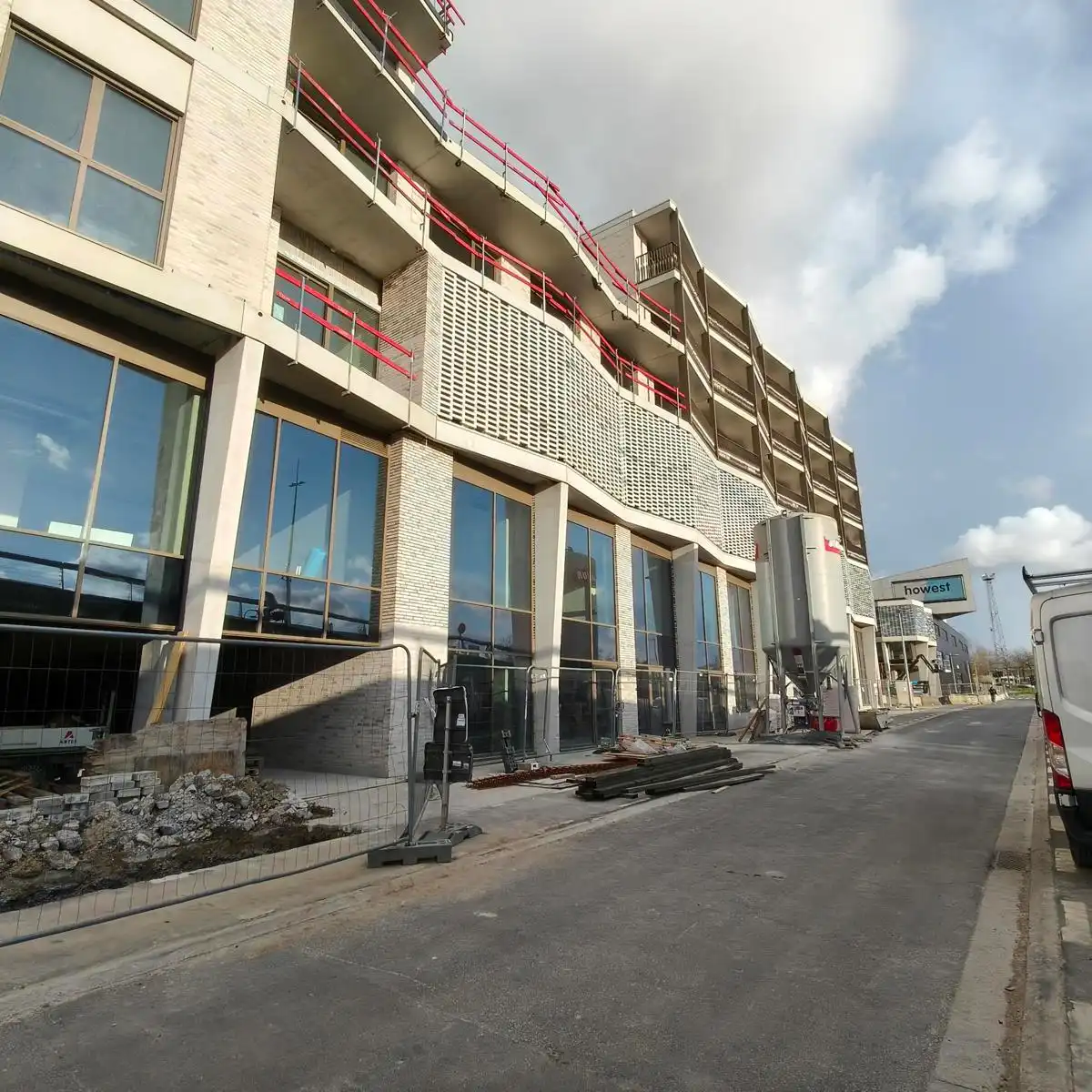 Commerciële nieuwbouwruimtes in prestigieus project !! foto 7