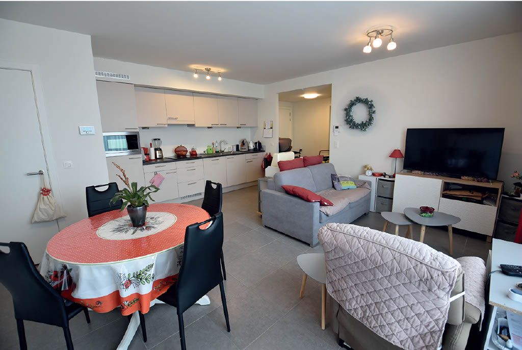 Assistentiewoning met 1 slaapkamer, terras en autostaanplaats in Sint-Niklaas foto 3