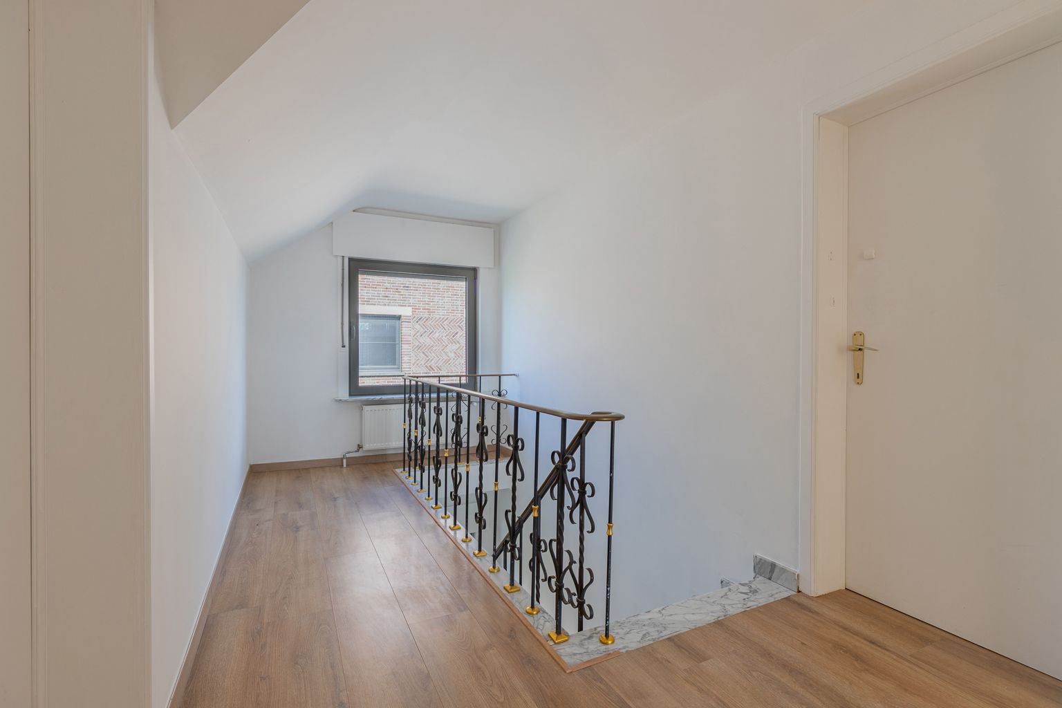 Gerenoveerde villa met 5 slpk, grote tuin, dubbele garage! foto 14