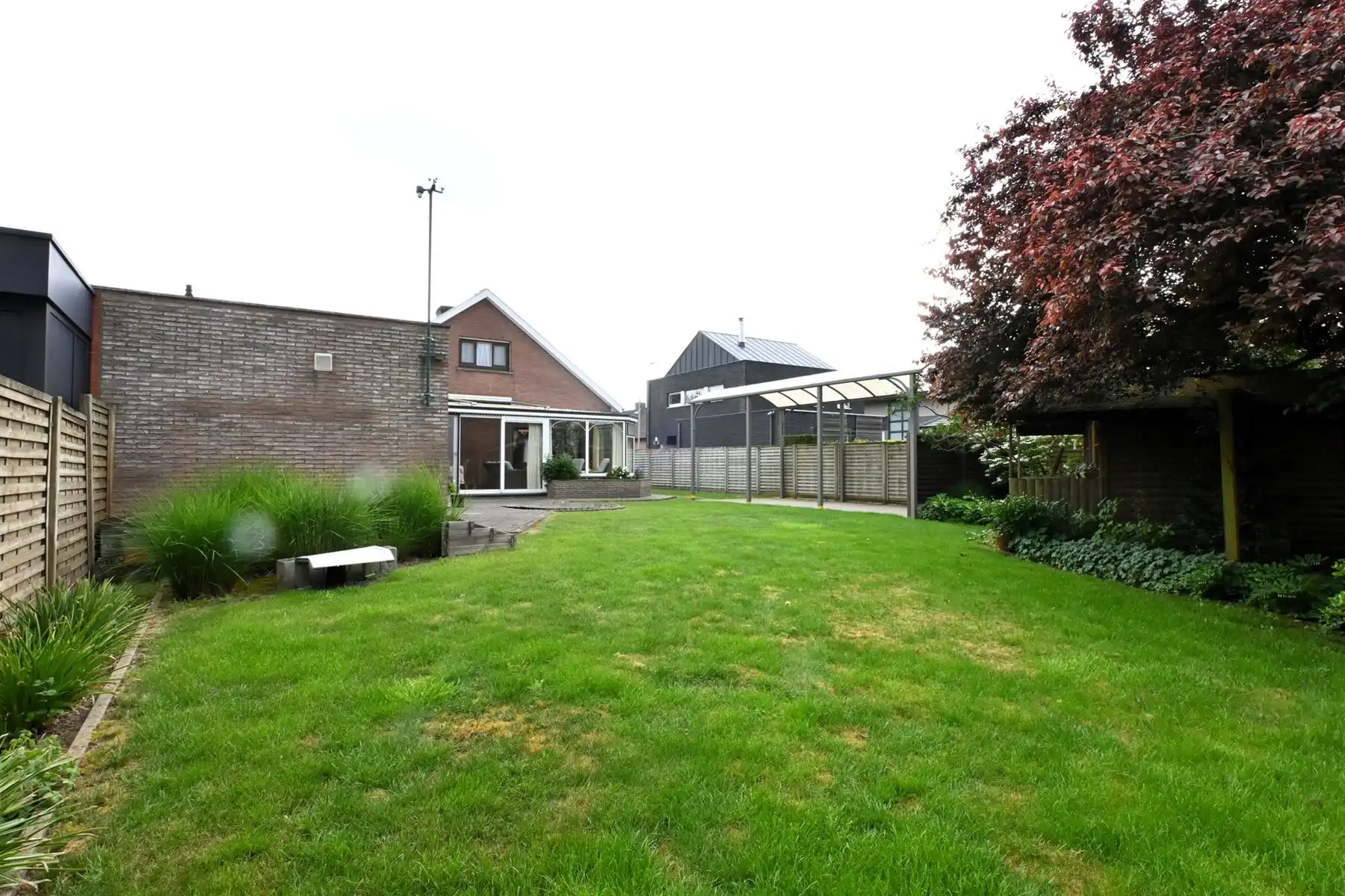 Ruime woning met 4 slaapkamers en grote garage foto 15