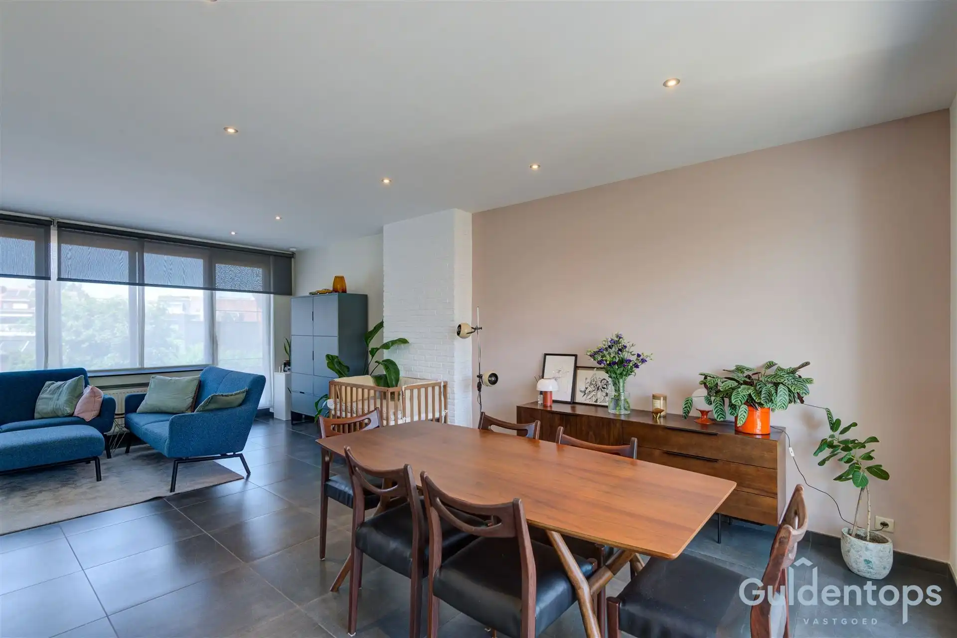 Knappe woning op topligging naast park foto 5
