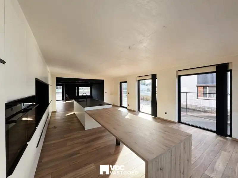 Halfopen bebouwing – gerenoveerd & bijgebouwd in 2020 – EPC B – 3 slpks – prachtige tuin – 183 m² woonopp. foto 4