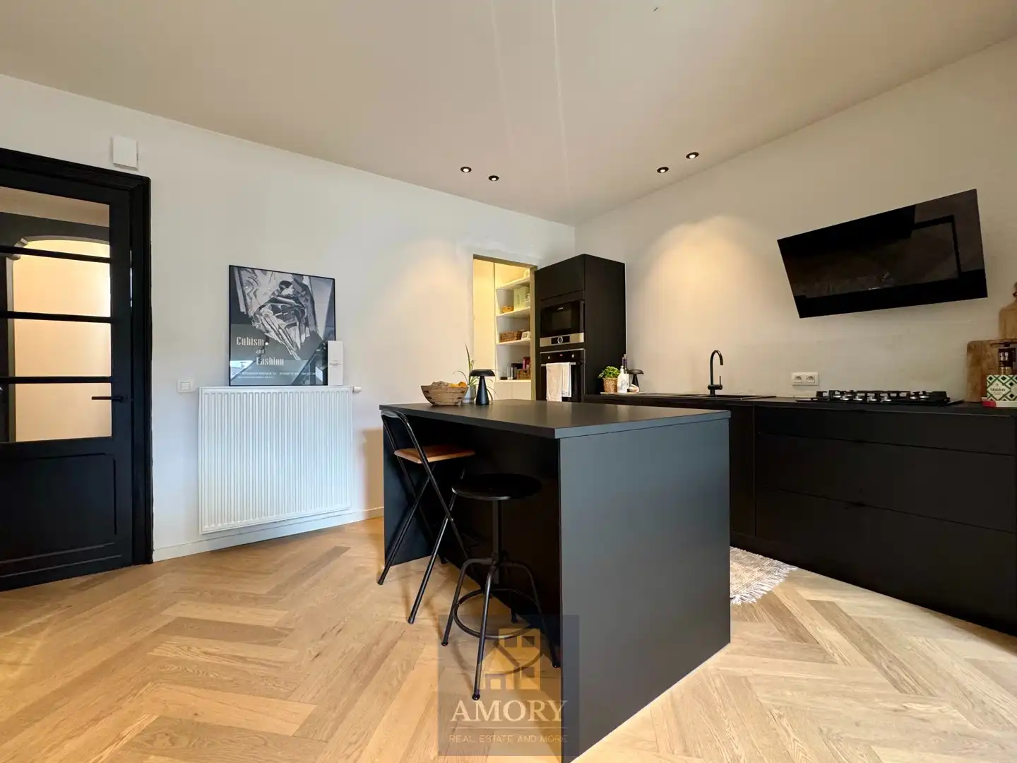 Stijlvol gerenoveerde woning in centrum Harelbeke foto 3