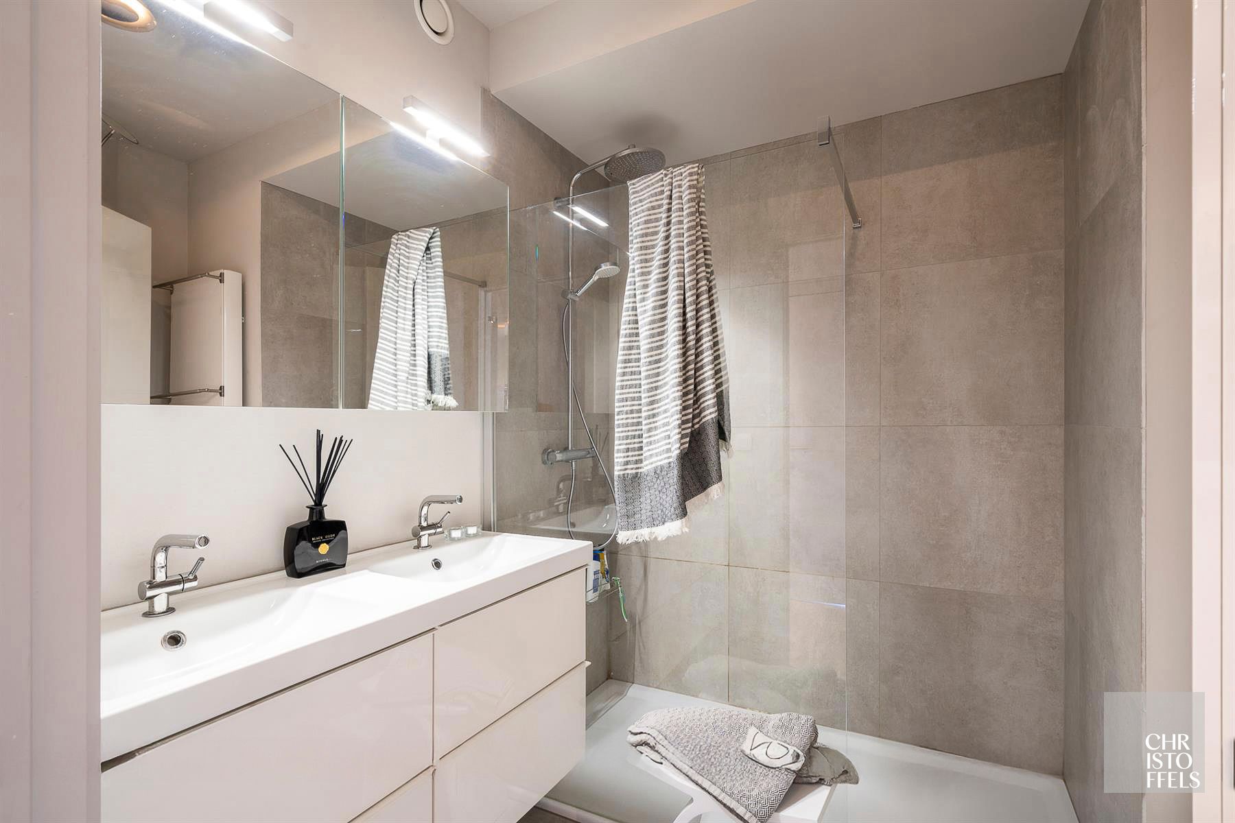 Modern 2-slaapkamerappartement (100m²), vlakbij het centrum van Lanaken!  foto 8
