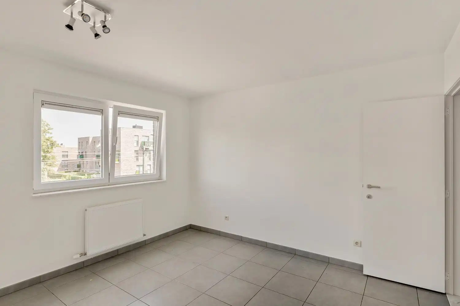TE KOOP | Instapklaar appartement nabij het station van Geel. foto 8