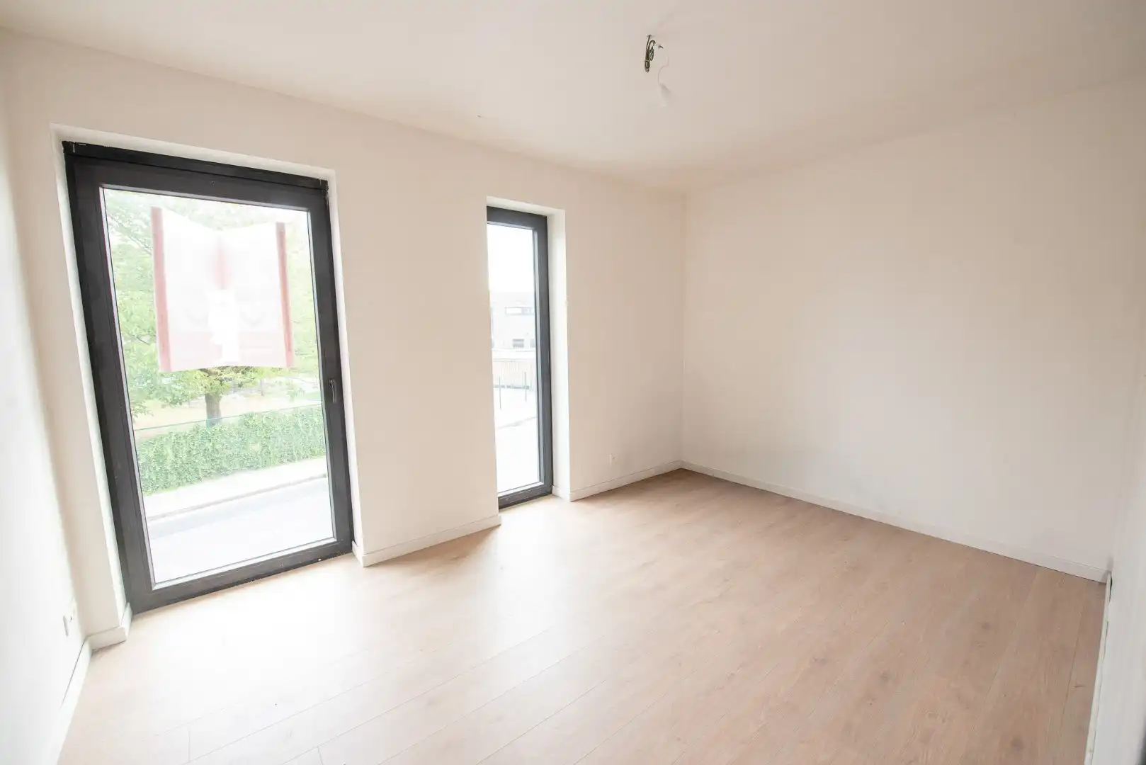 Te koop: Centraal gelegen appartement met 2 slaapkamers en groot zonneterras in Waregem. foto 5