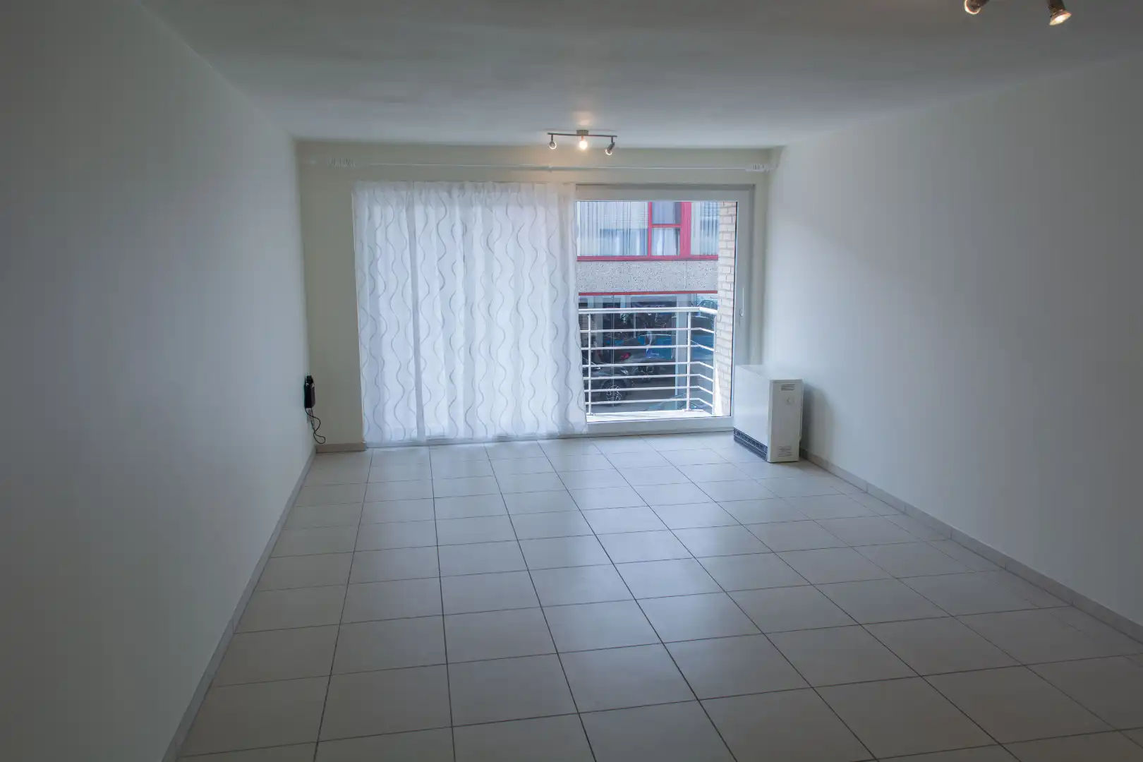 Ongemeubelde studio op de eerste verdieping foto 2