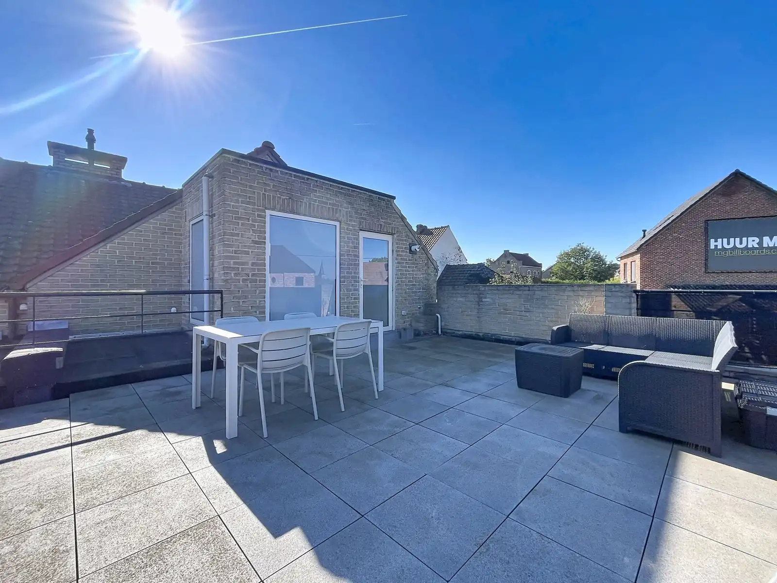 Instapklaar duplexappartement met ruim terras en parking! foto 13