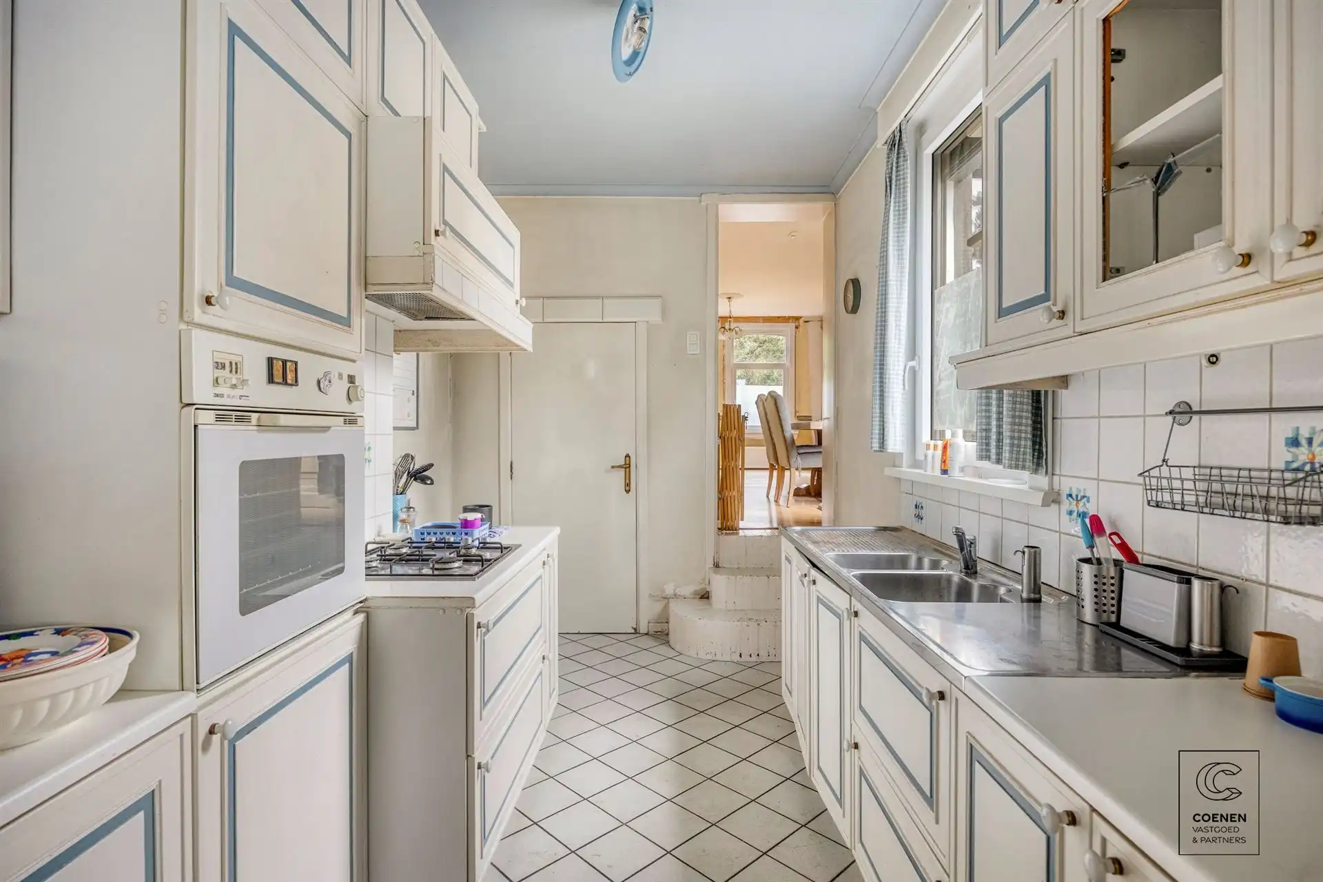 Te renoveren rijwoning van 187 m², twee slpk en ruime tuin! foto 4