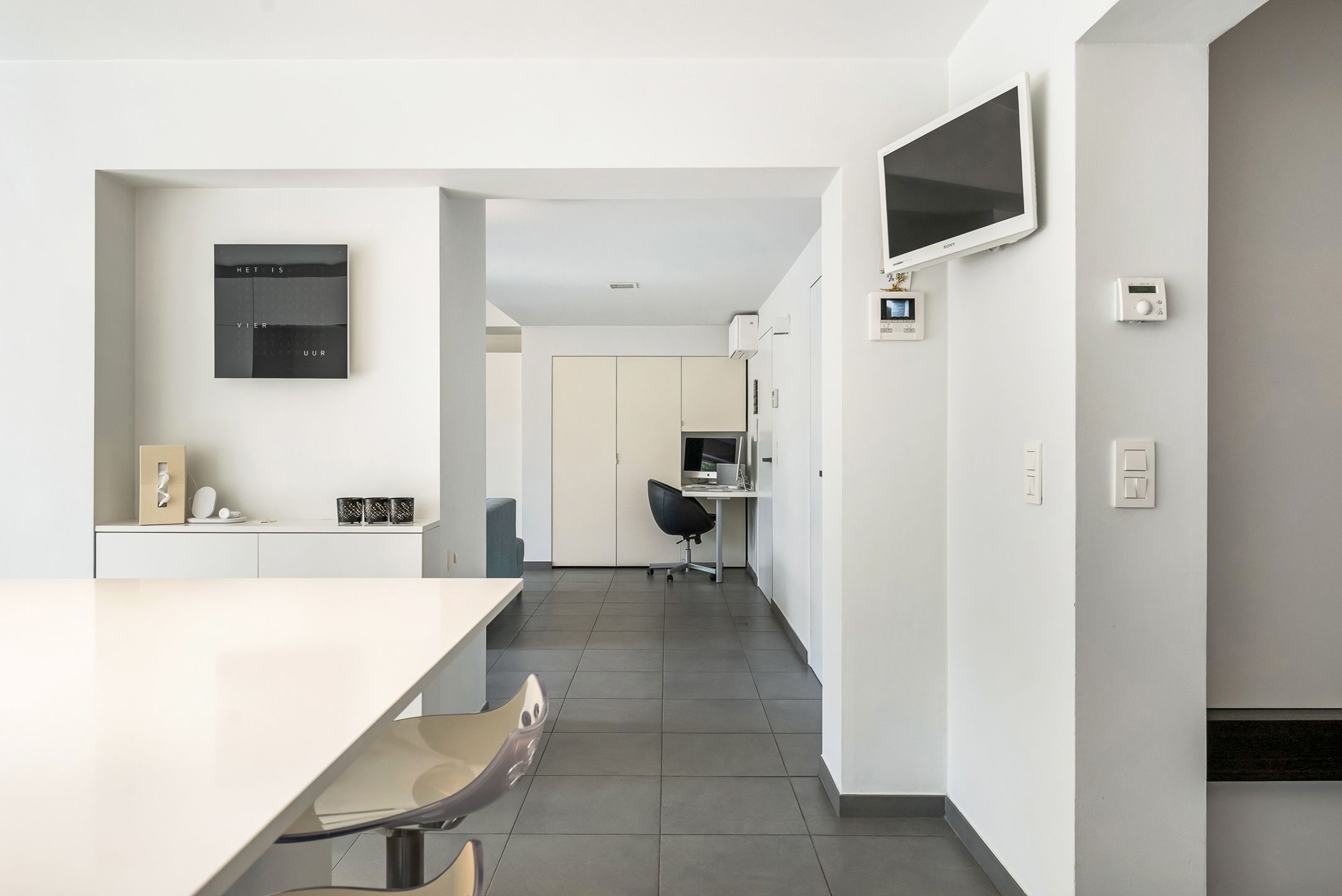 Exclusieve woning met zwembad en elegante tuin foto 13