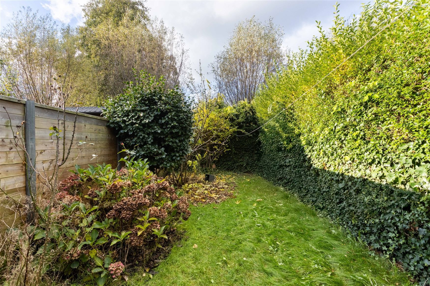 Op te frissen gezinswoning met zonnig tuintje foto 13