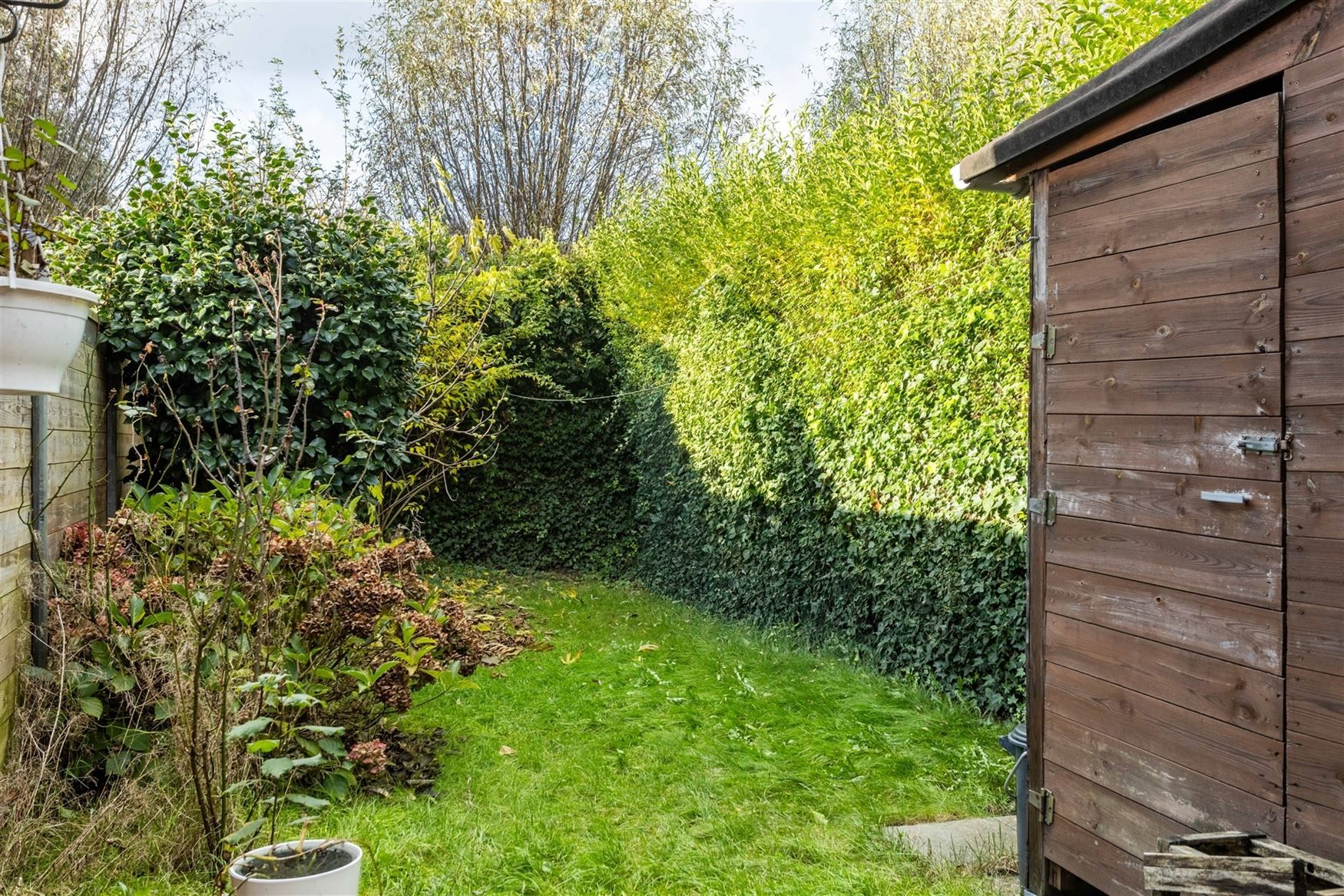 Op te frissen gezinswoning met zonnig tuintje foto 13