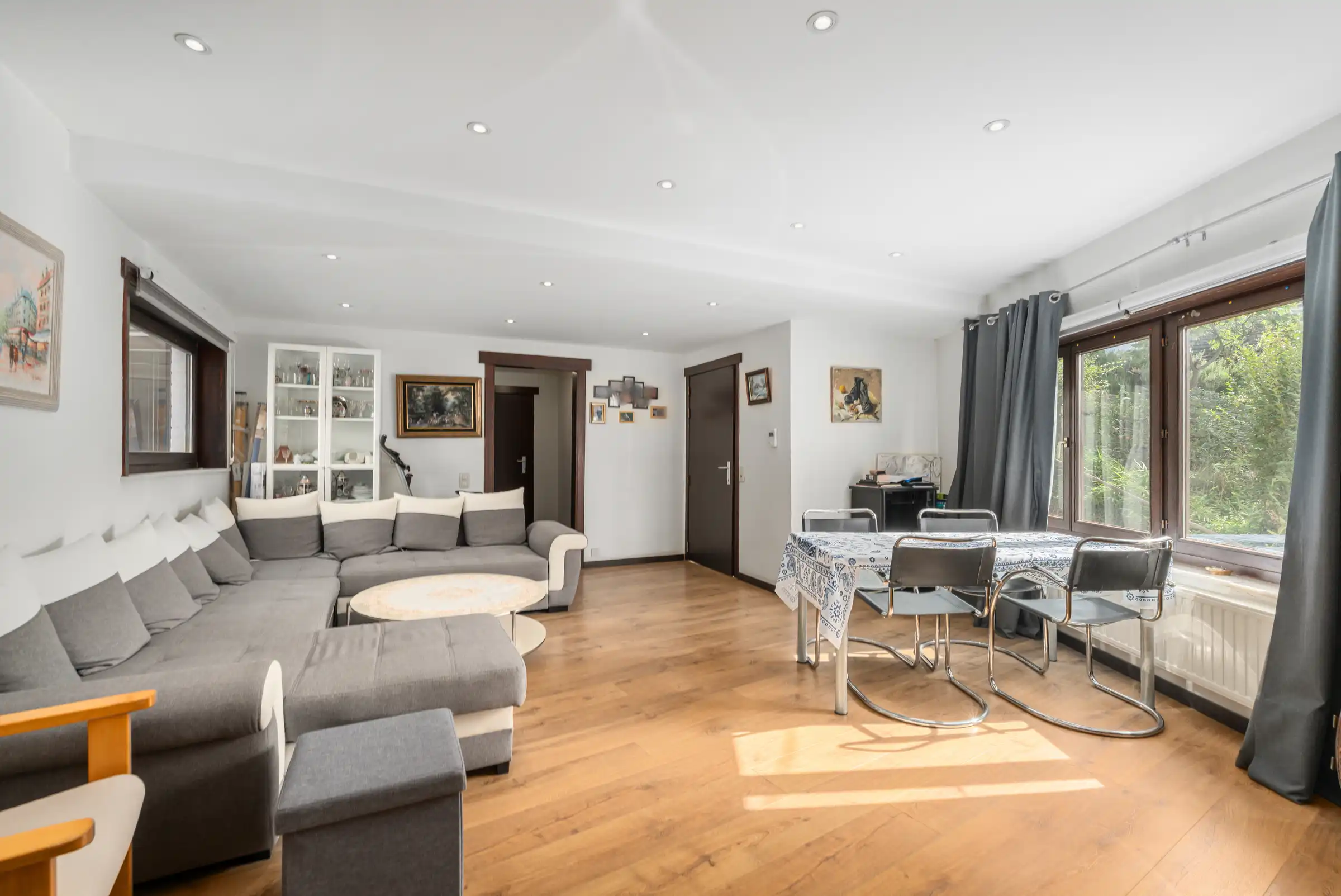 Ruime woning met renovatie foto 3
