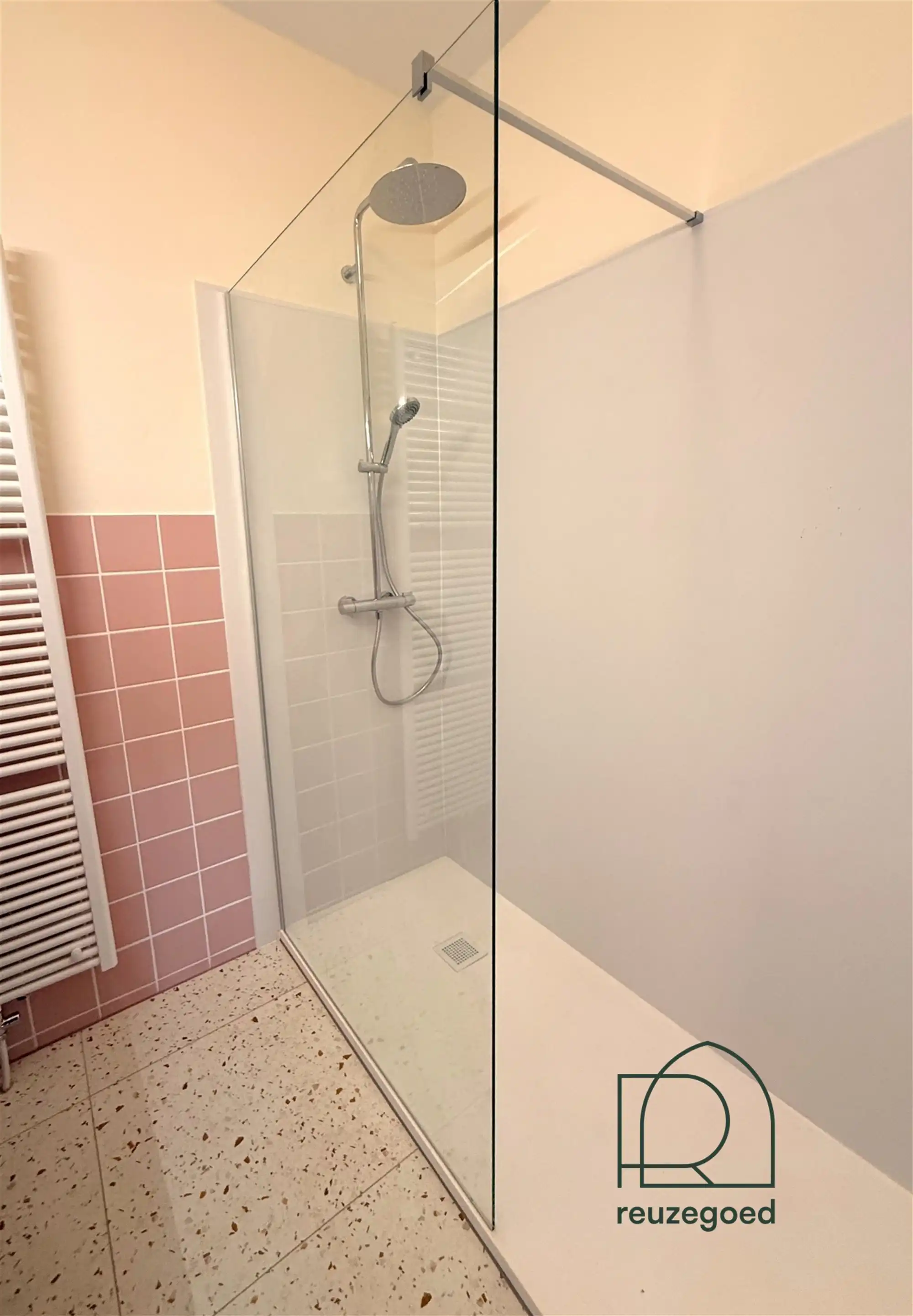 Ruim, gerenoveerd en lichtrijk 2-slaapkamer appartement met garagebox vlakbij Fort 5 in Edegem foto 10