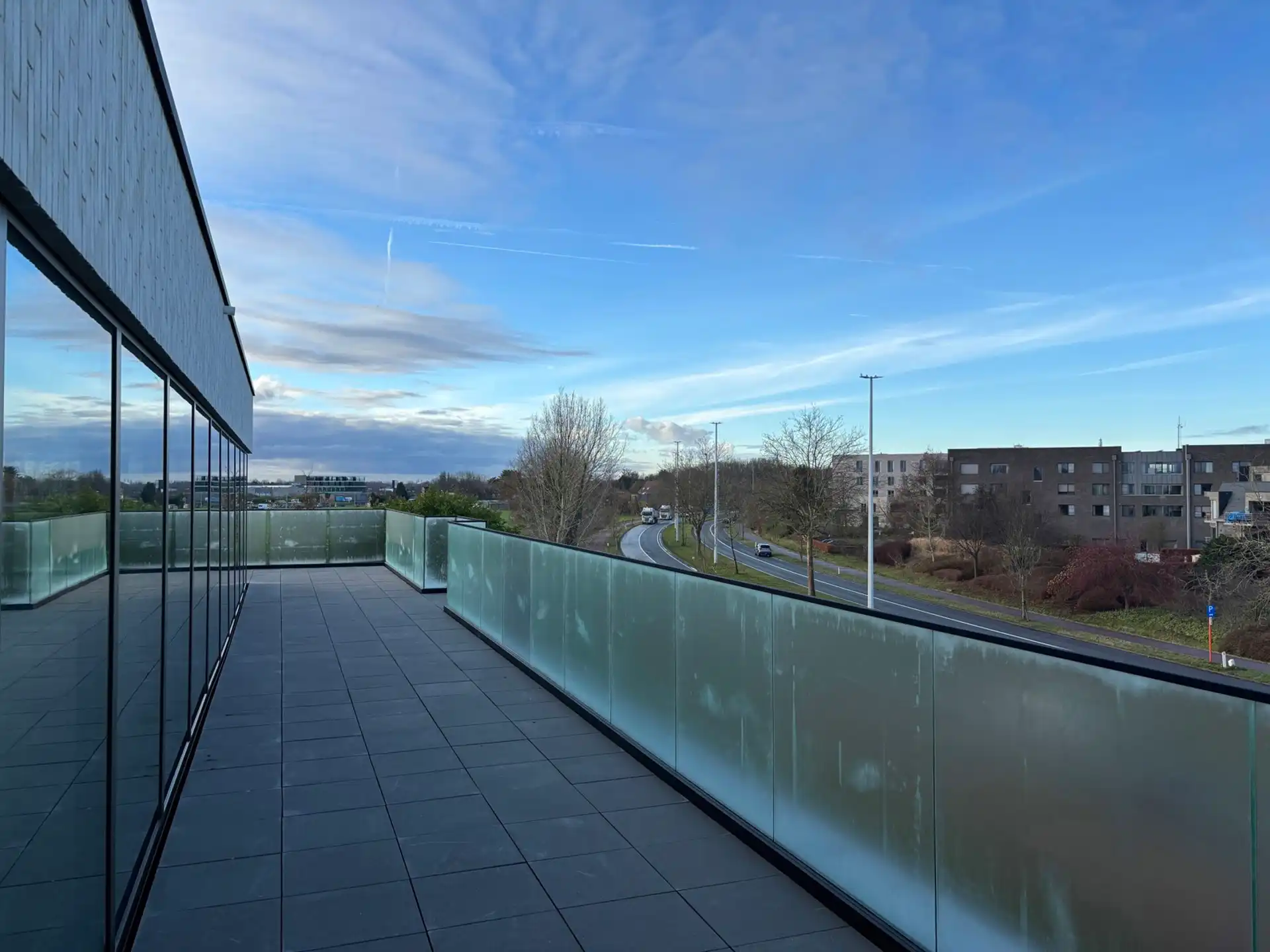 Rooftop horecagelegenheid met veel lichtinval foto 10