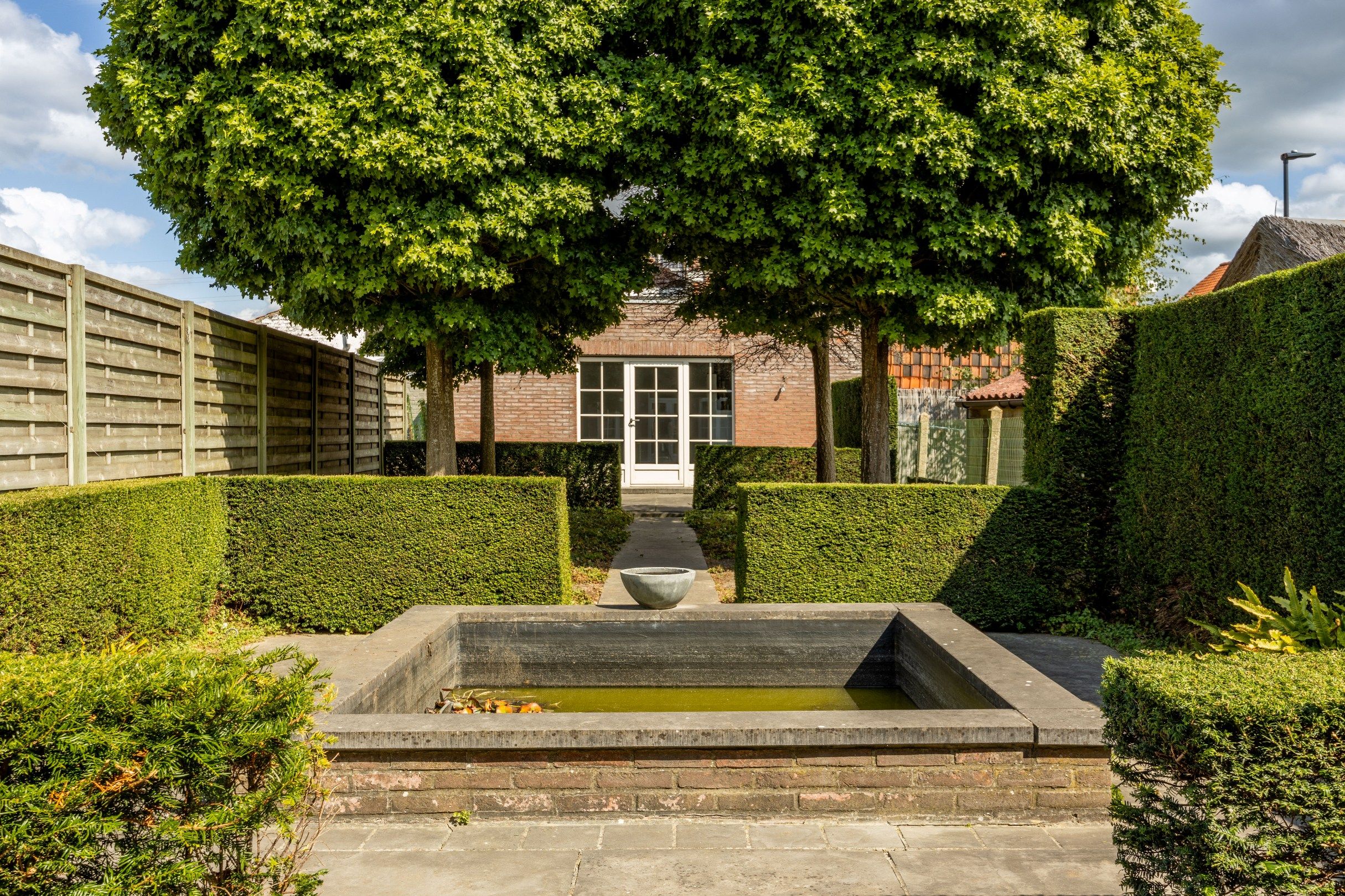 VEELZIJDIGE EIGENDOM MET MOGELIJKHEDEN foto {{pictureIndex}}