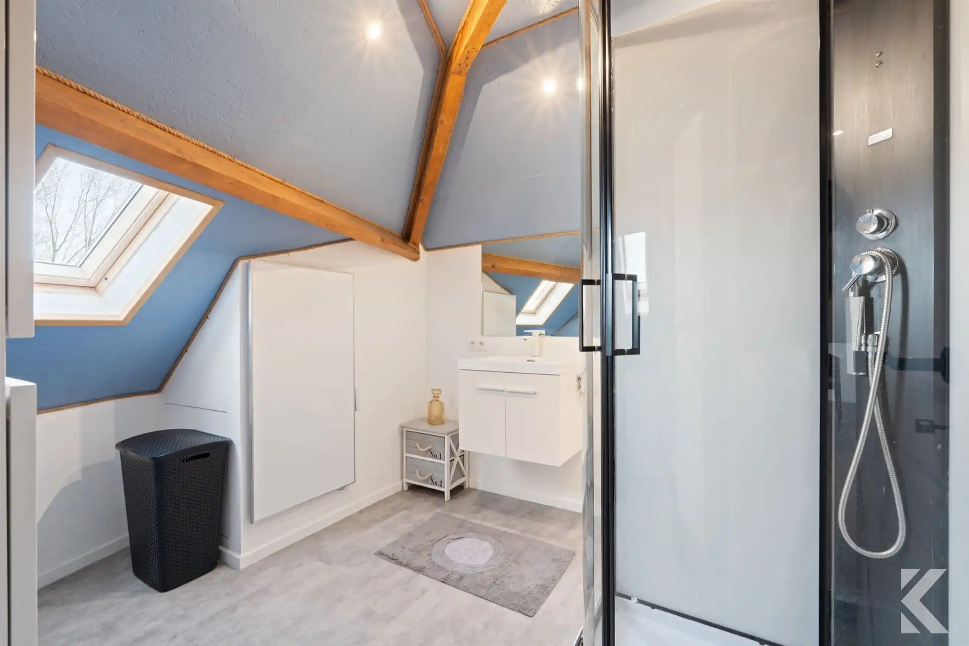 Gigantische, prachtig gerenoveerde woning met garage foto 17