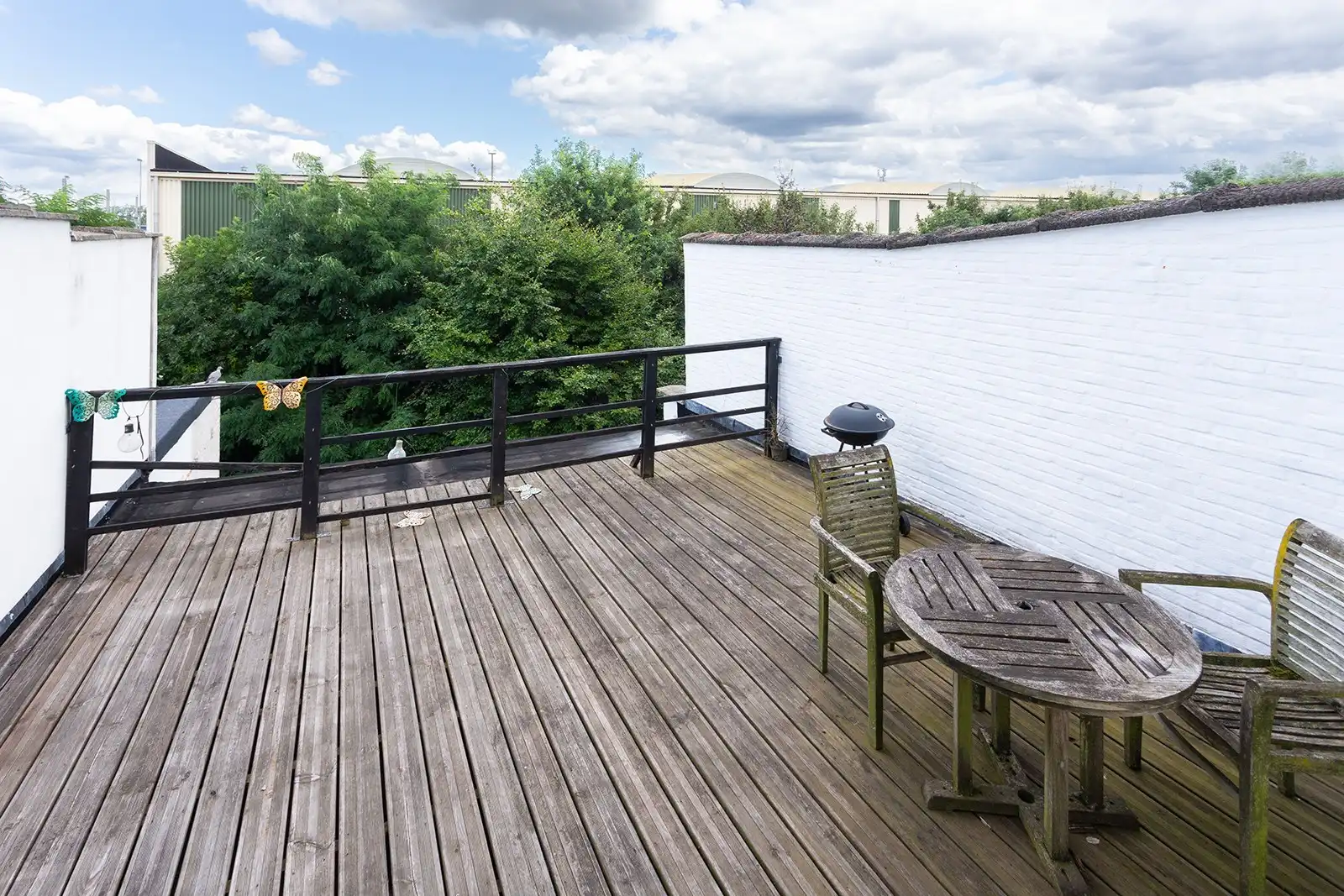 Recent gerenoveerd appartement met terras foto 13