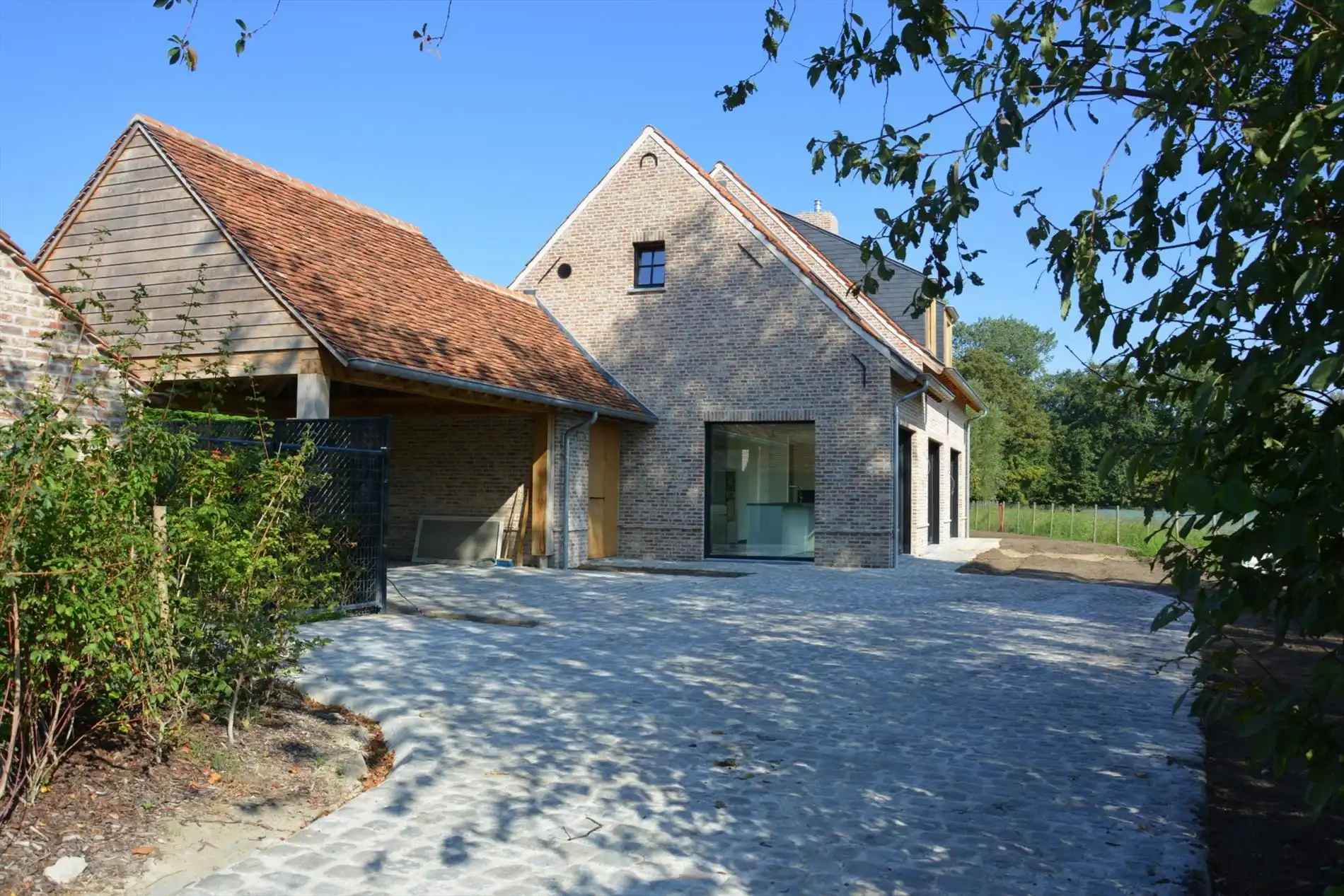 Prachtige villa met ruime tuin, landelijk uitzicht en uitgebreid beveiligingssysteem foto 2