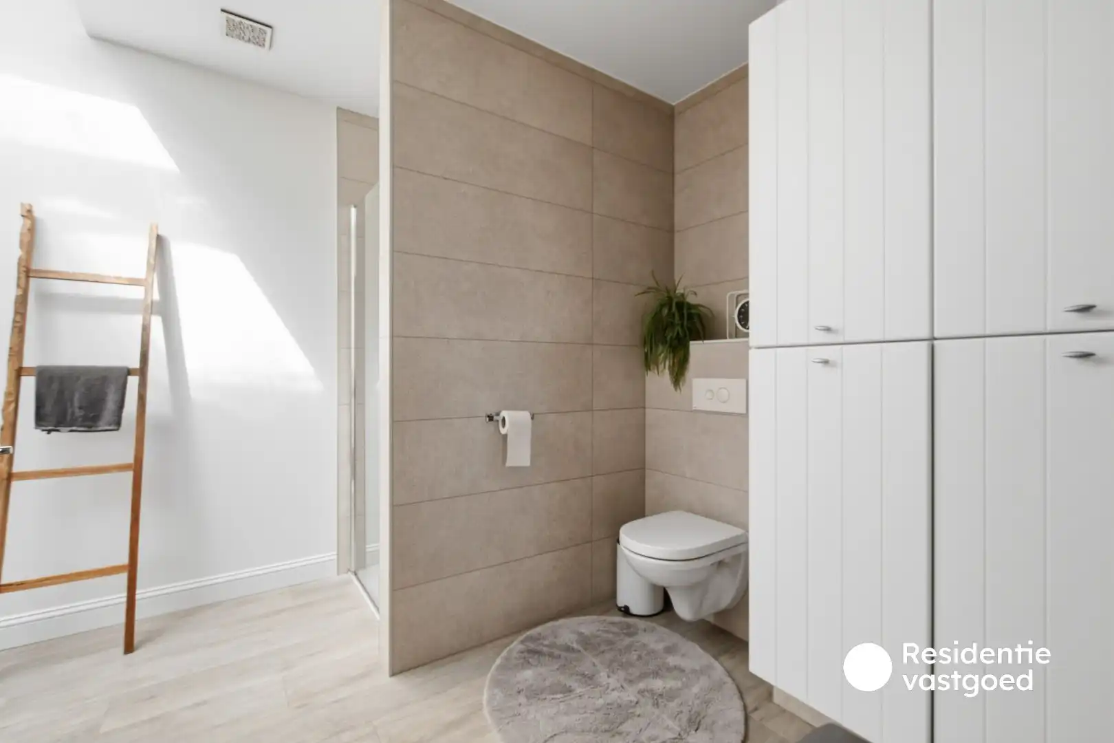 Ruime instapklare woning op topligging foto 16