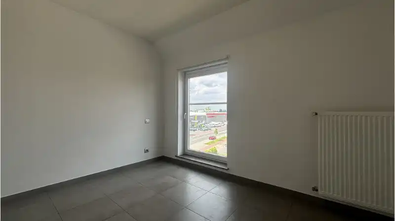 Instapklaar 2-slaapkamerappartement met TERRAS en AUTOSTANDPLAATS te huur in Torhout foto 6